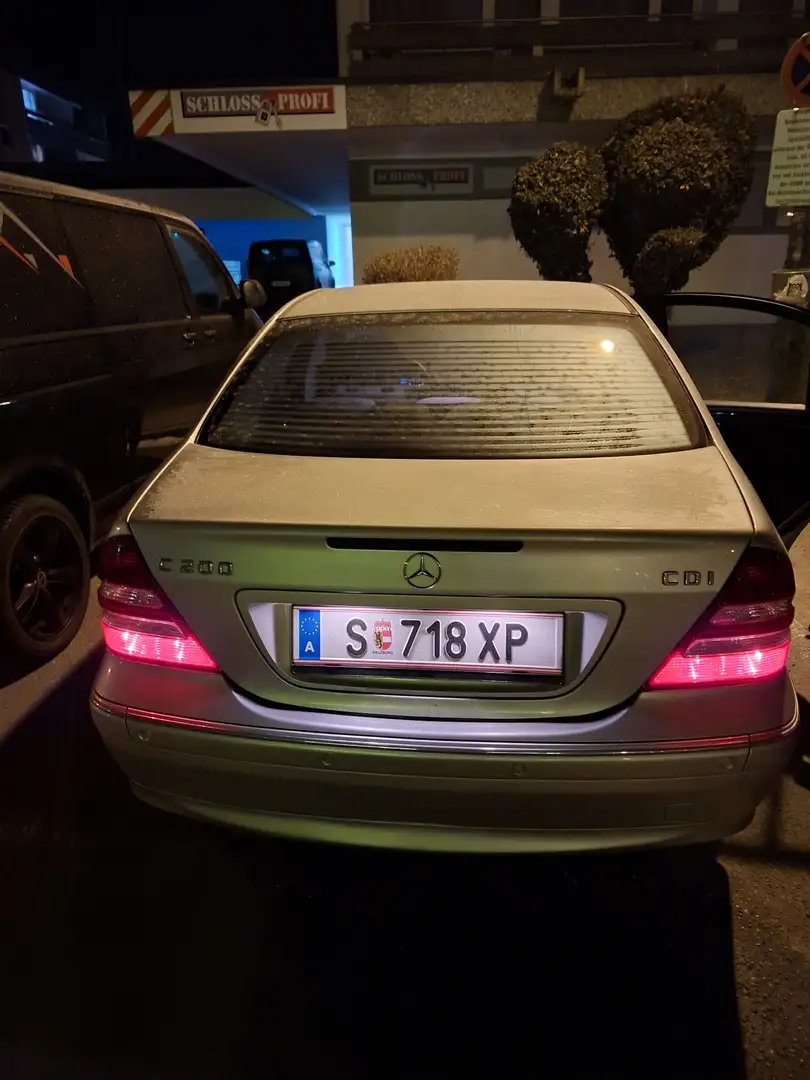 Mercedes-Benz 200 - 1