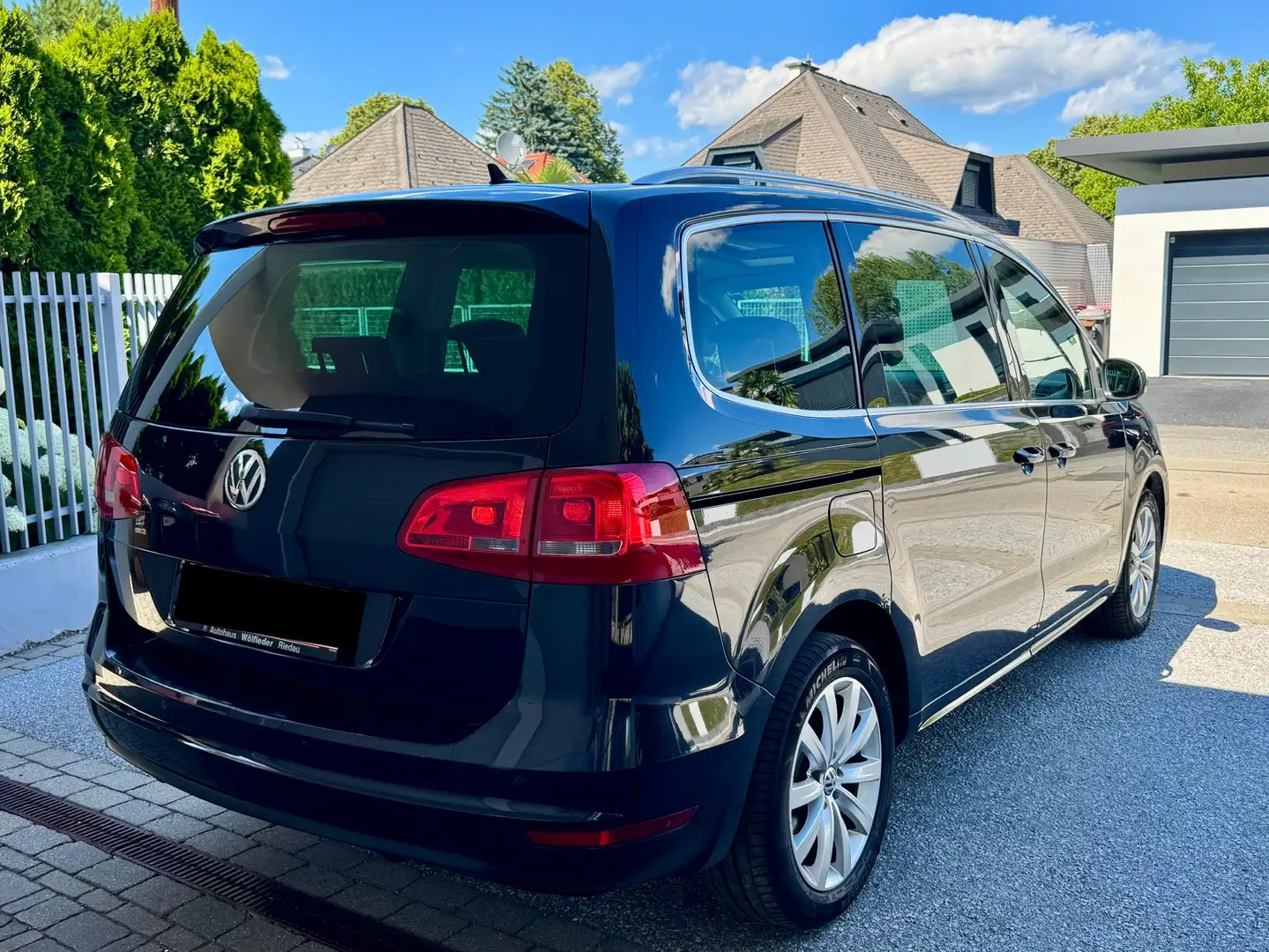 Volkswagen Sharan Highline BMT 2,0 TDI DSG Schwarz - 2