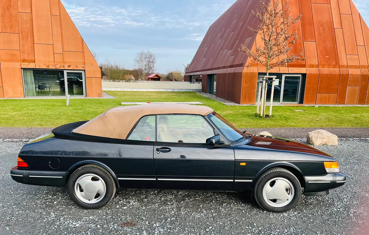 Saab 900