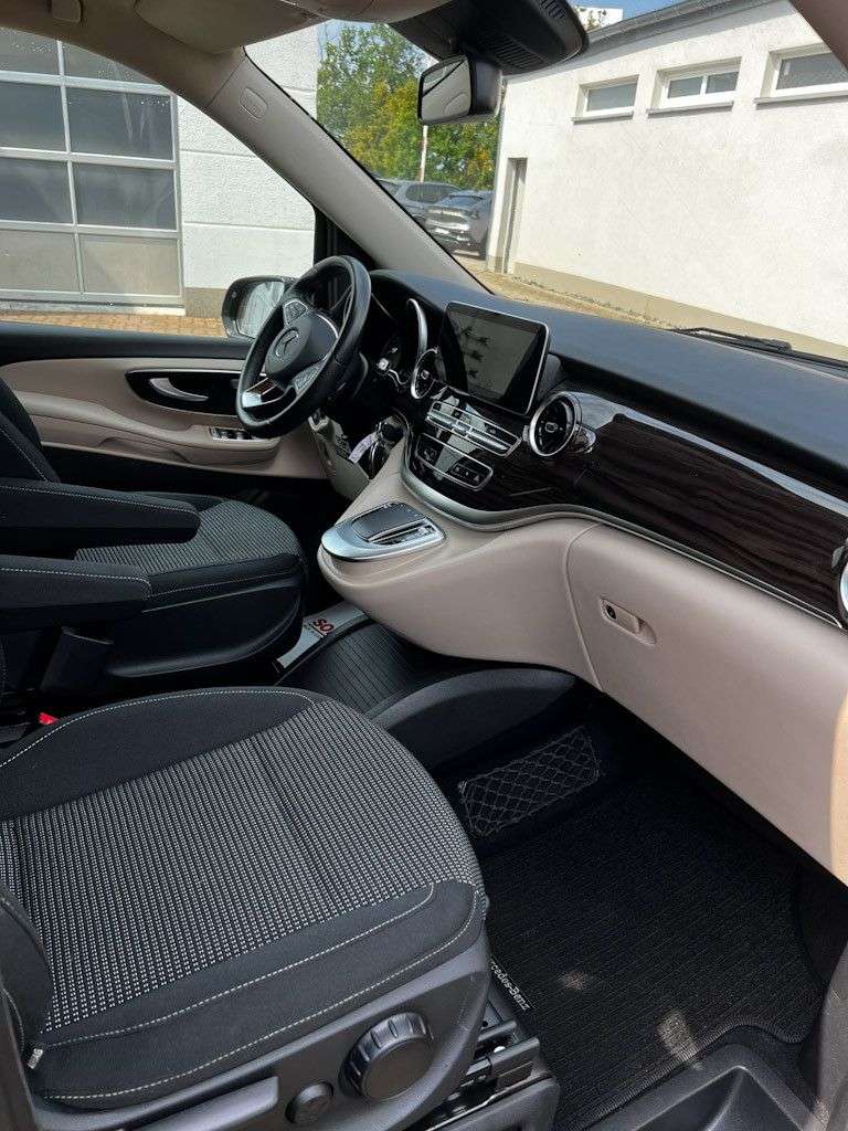 Mercedes-Benz V 220