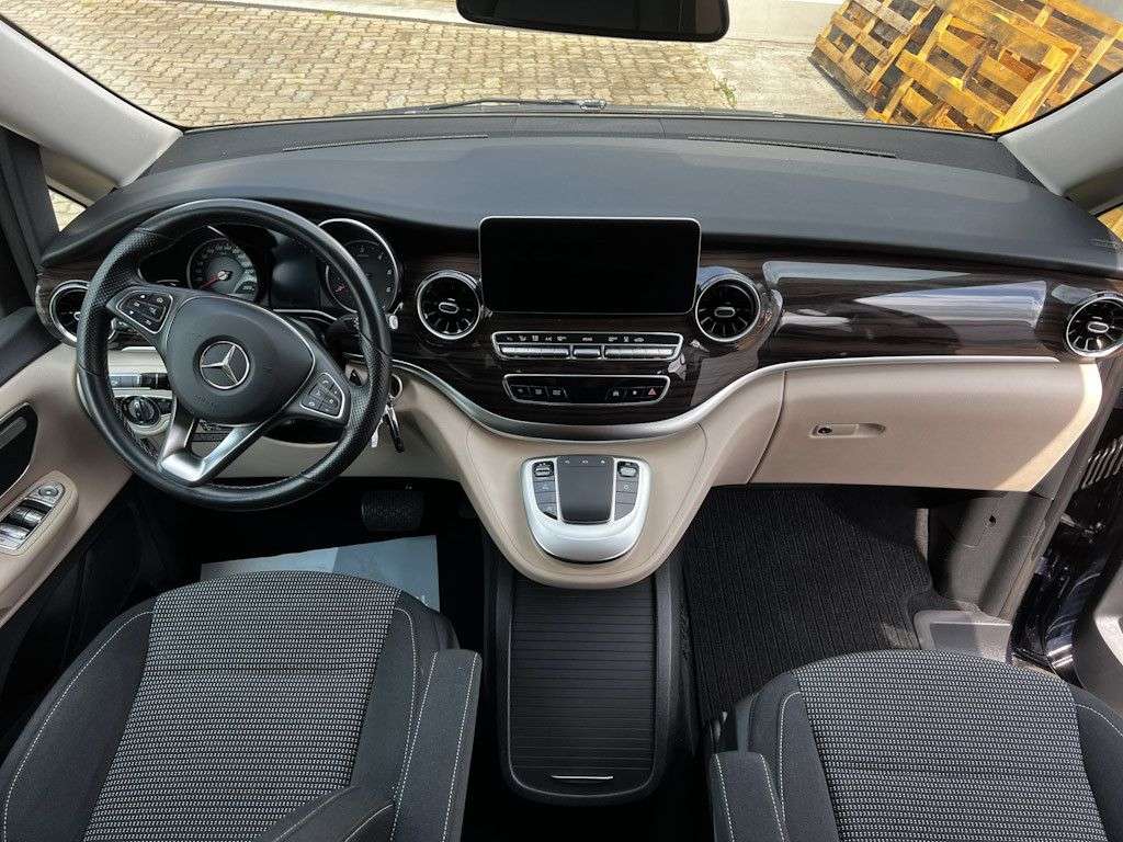 Mercedes-Benz V 220