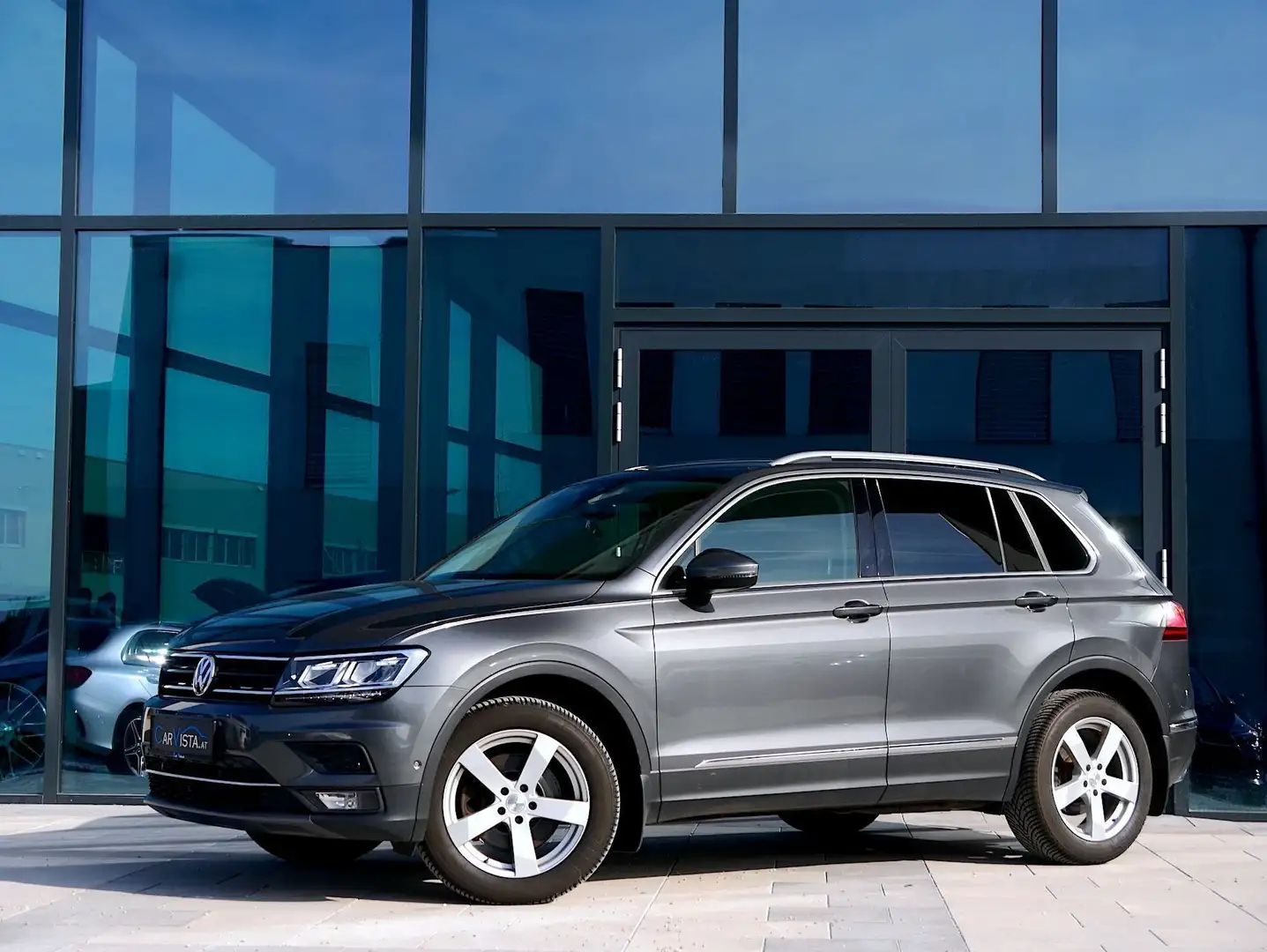 Volkswagen Tiguan 2,0 TSI 4Motion Highline DSG * DCC – Park Assist* Silber - 2