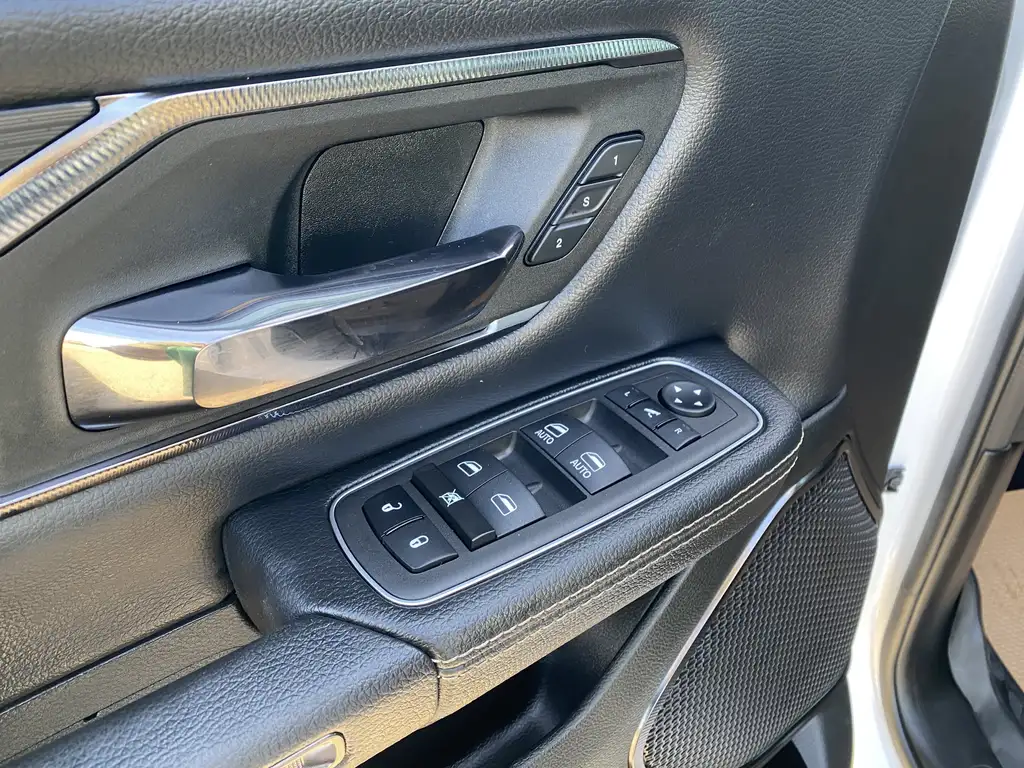 2024 RAM 1500 Crew Cab Sport Crew Cab | Rear Cam | Dual Climate Controls — photo 5