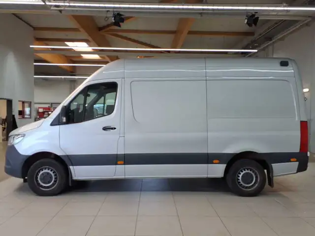 Mercedes-Benz Sprinter view 6