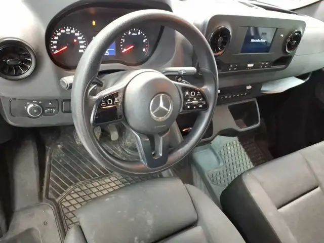 Mercedes-Benz Sprinter view 11