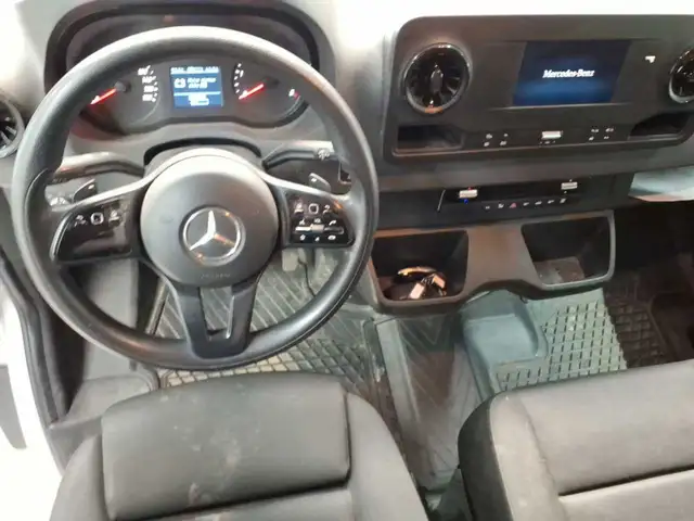 Mercedes-Benz Sprinter view 12