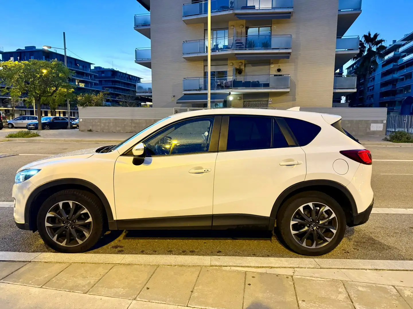 Mazda CX-5 2.2DE Lux.+Prem.negro+Travel+TS AWD Aut. 175 Pack - 1