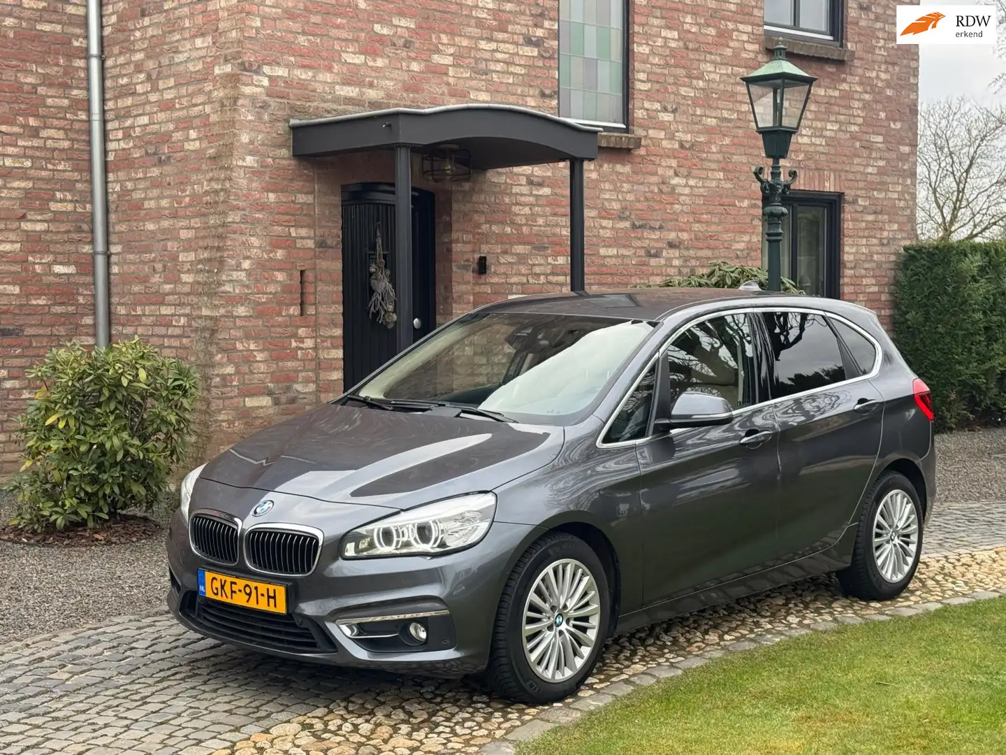 BMW 220 2-serie Active Tourer 220i Luxury Aut Leder Navi Grijs - 1
