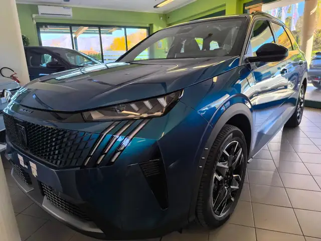 Peugeot 5008 view 3