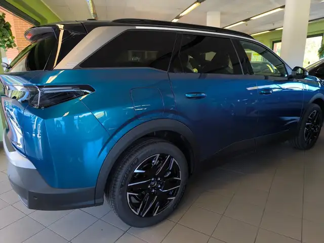 Peugeot 5008 view 5