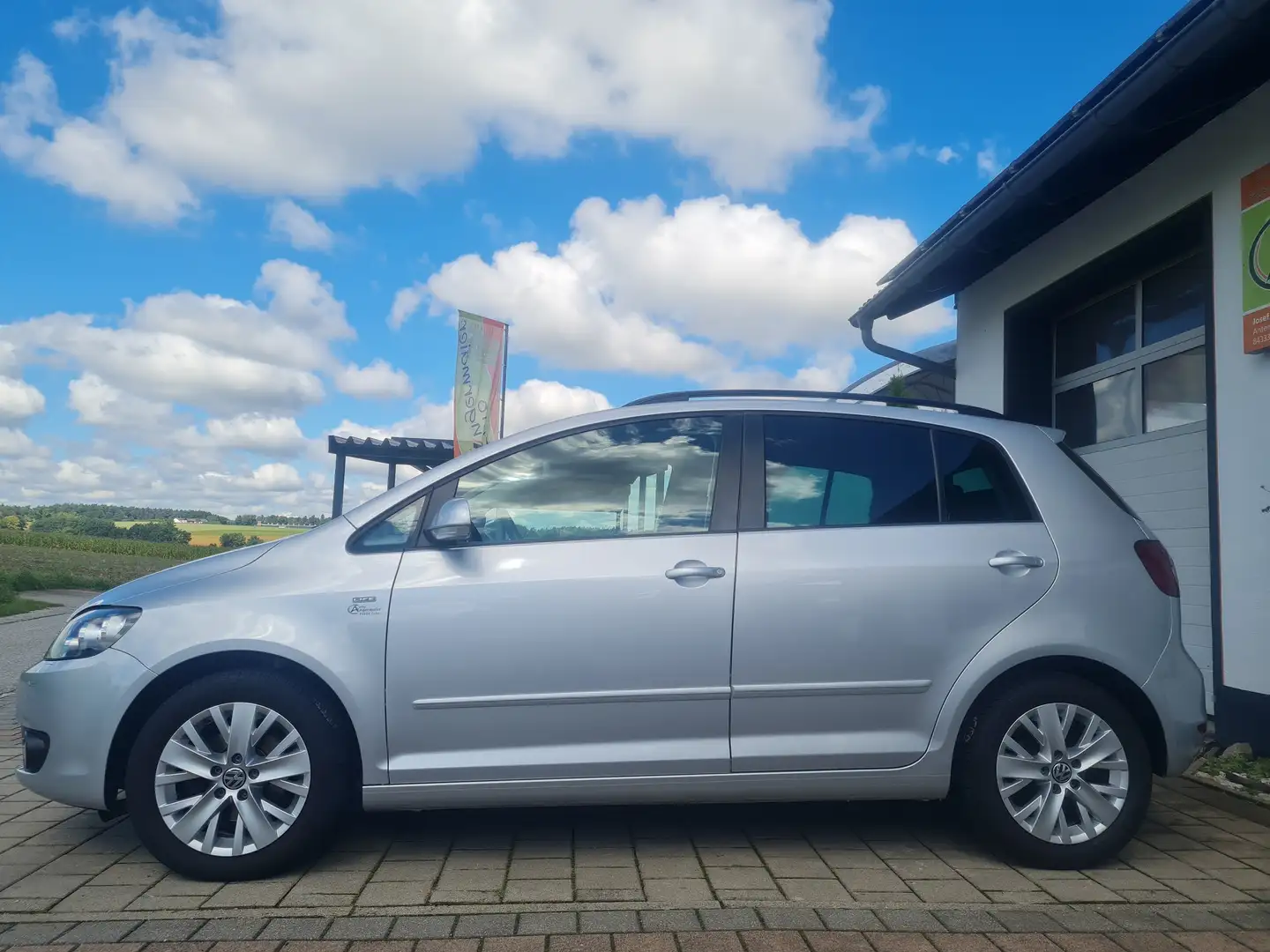 Volkswagen Golf Plus Life  sehr sehr sauberer Zustand Silber - 2