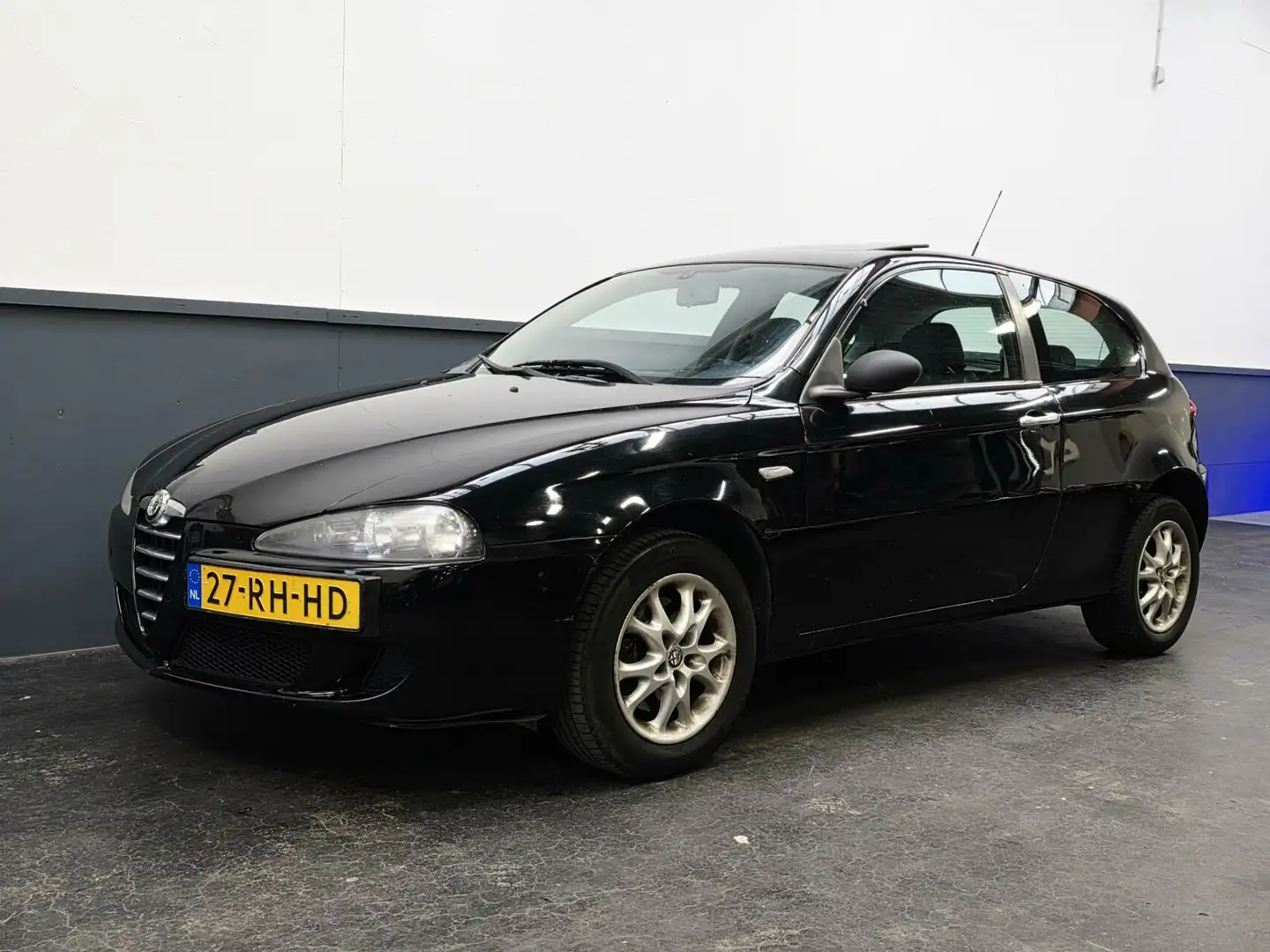 Alfa Romeo 147 1.6 T.Spark Distinctive | Inruilkoopje crna - 2