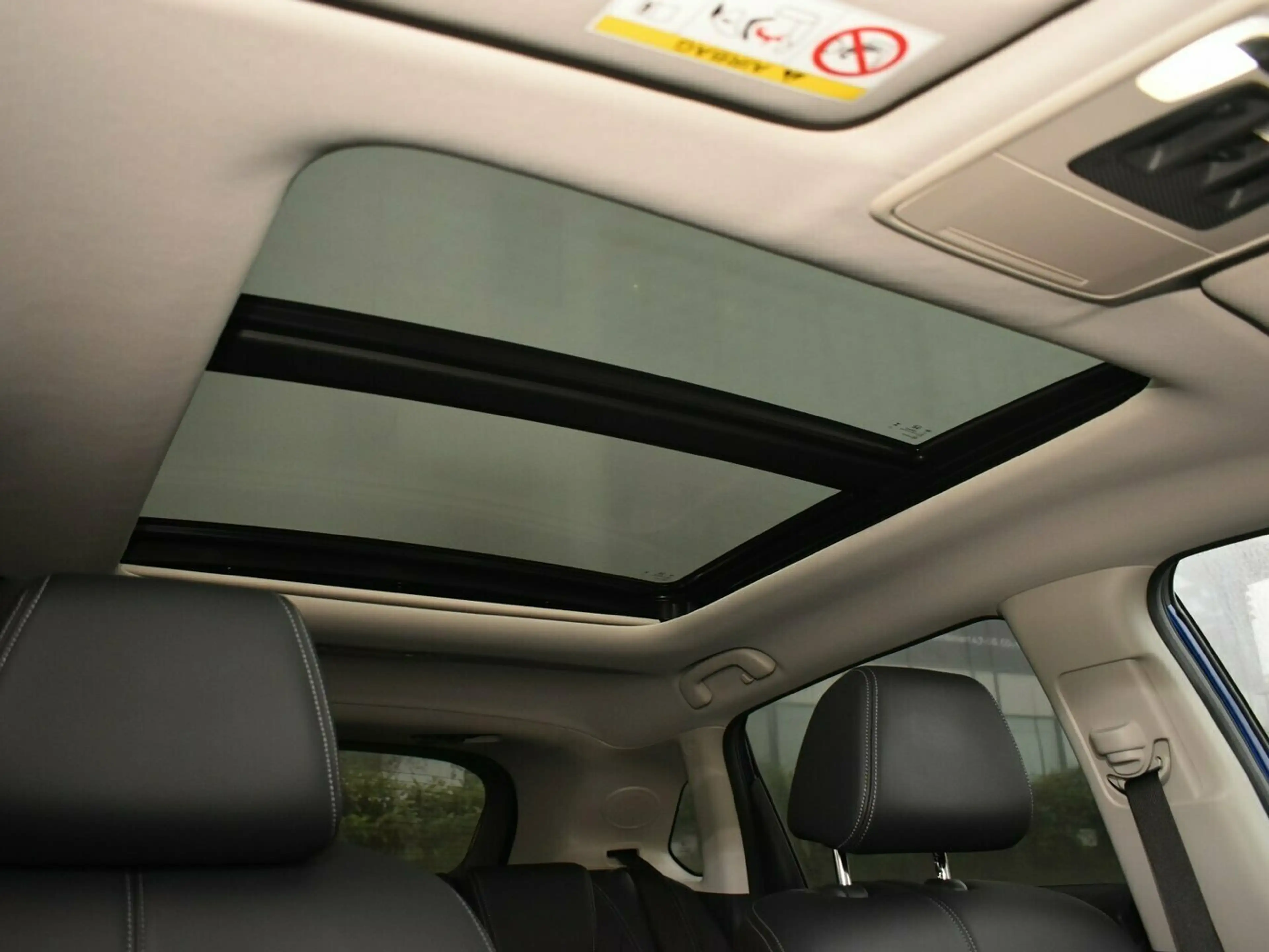 Honda ZR-V e:HEV Advance — photo 12