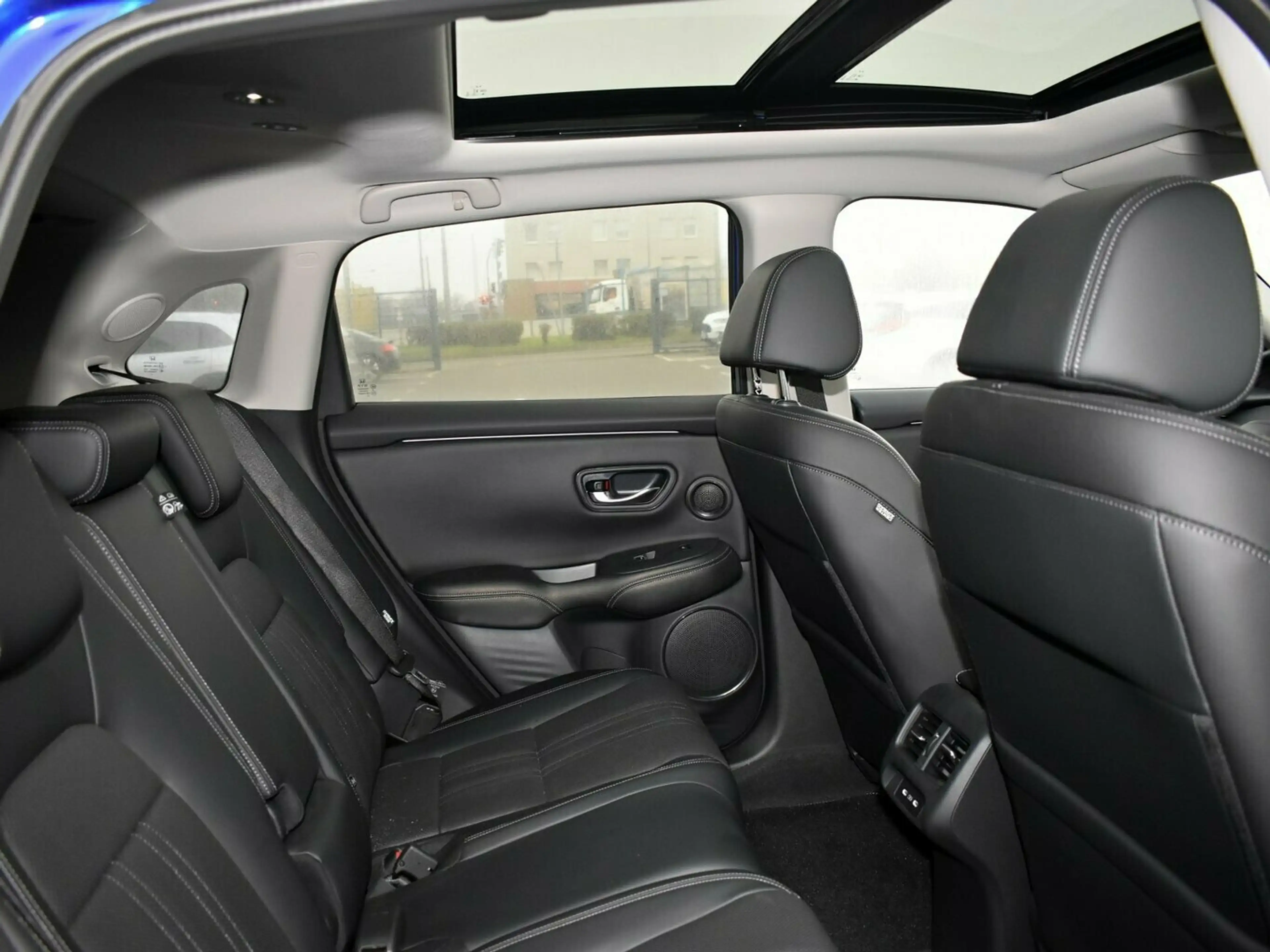 Honda ZR-V e:HEV Advance — photo 13