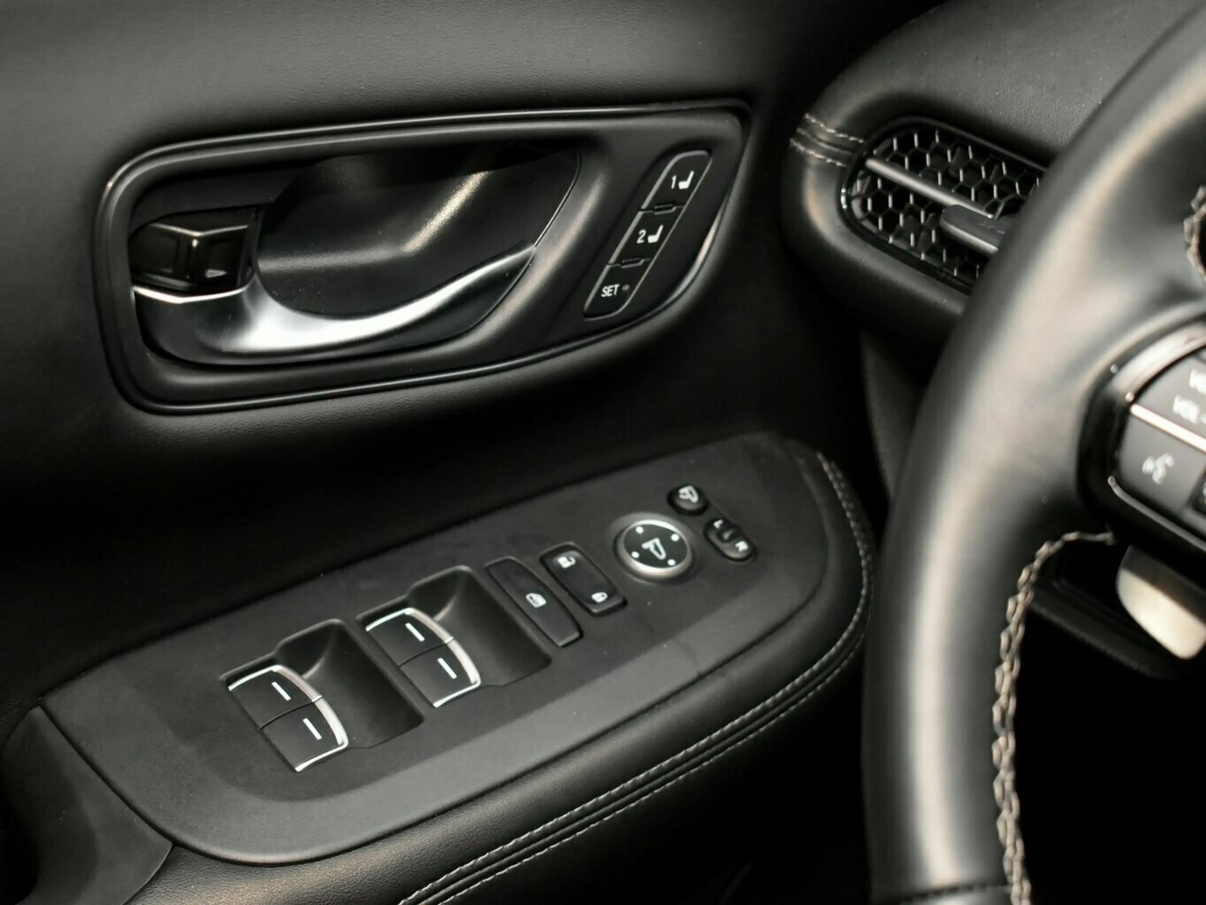 Honda ZR-V e:HEV Advance — photo 11