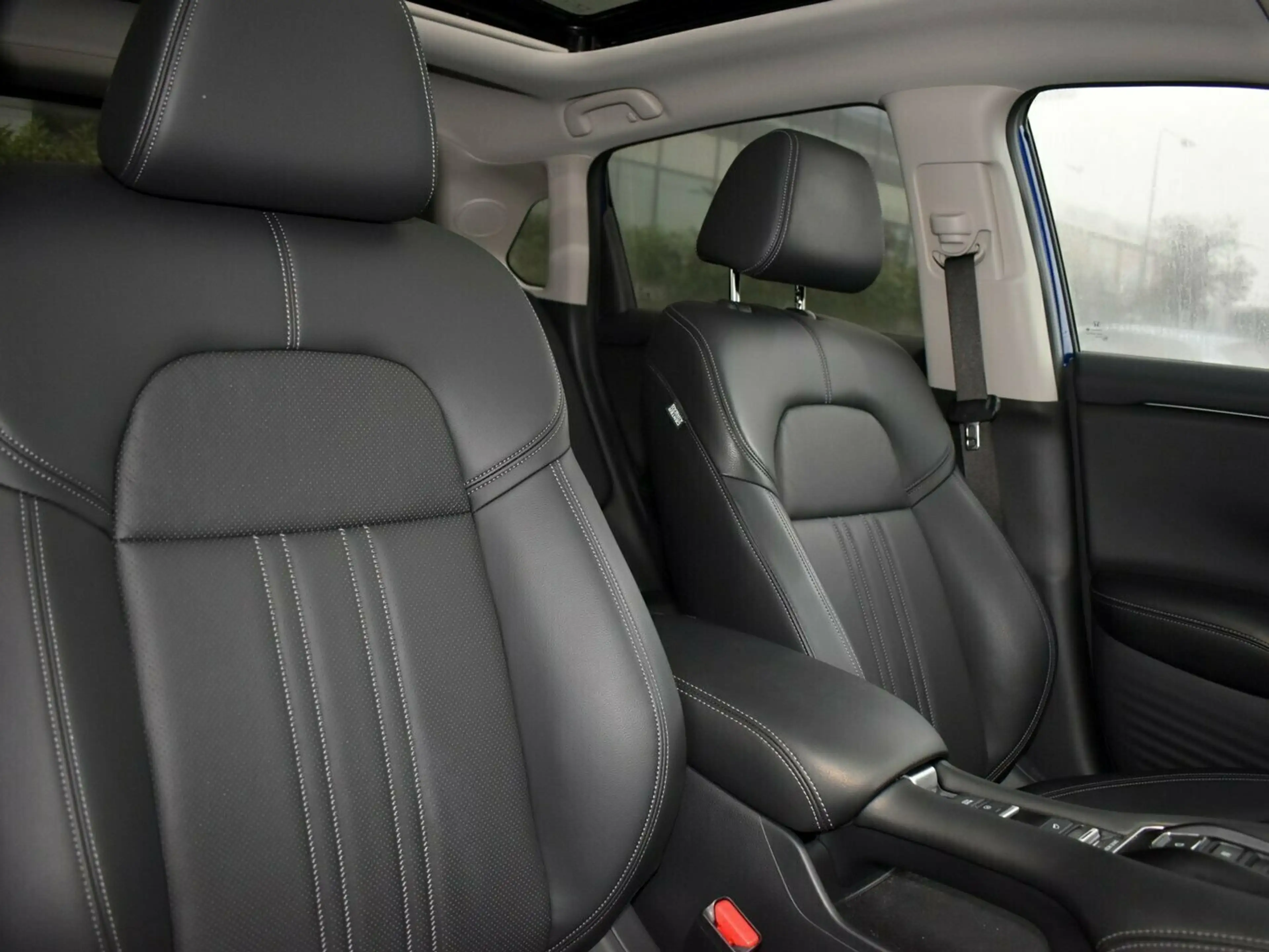 Honda ZR-V e:HEV Advance — photo 4