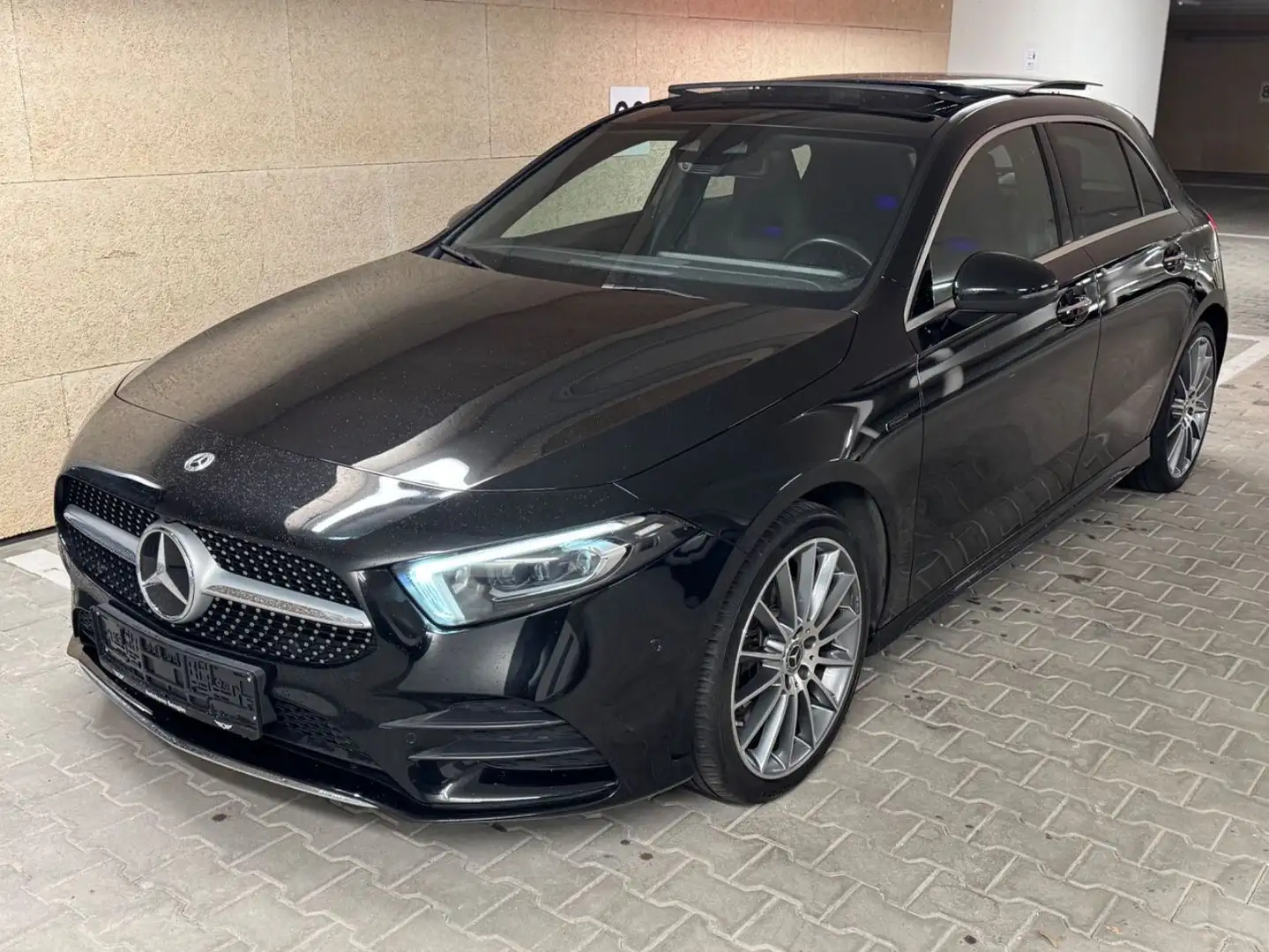 Mercedes-Benz A 250 e AMG PANO 360° MBEAM MEMO KEYL AMBI AHK Schwarz - 1