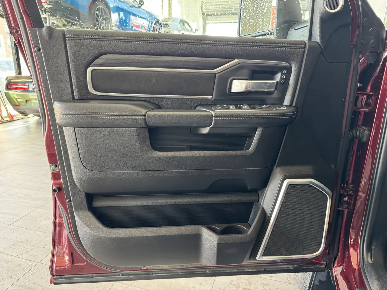 RAM 2500 снимка RAM 2500