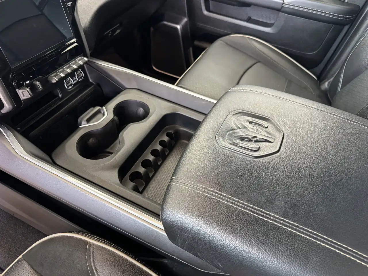 RAM 2500 снимка RAM 2500