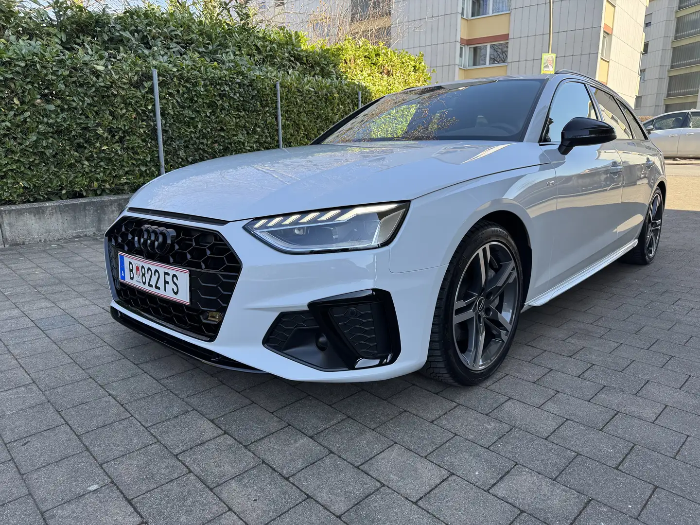 Audi A4 Avant 40 TDI S-line S-tronic - 2