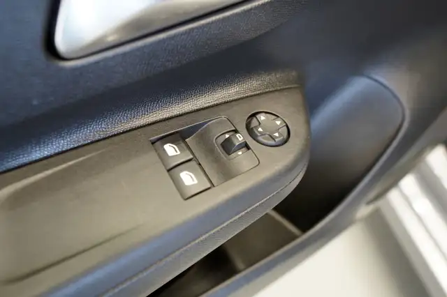 Opel Corsa-E view 14