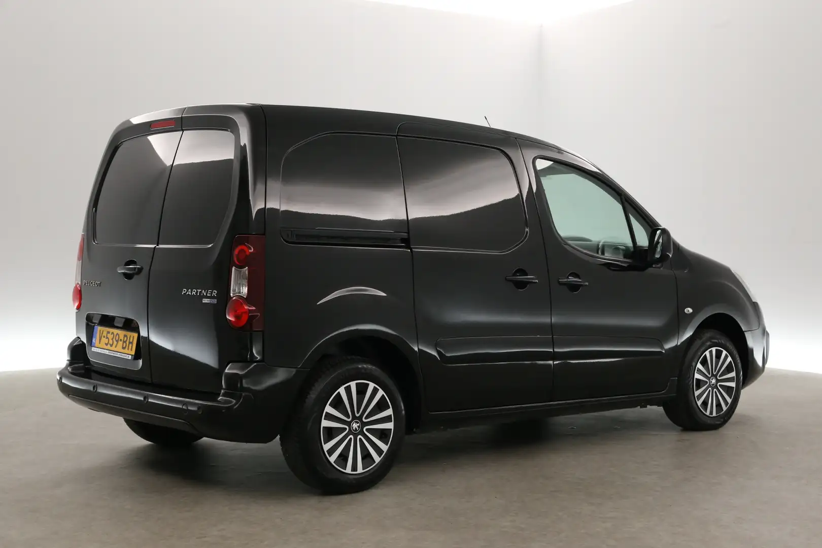 Peugeot Partner 120 1.6 BlueHDi | MARGE | Airco | Cruise | Carplay Zwart - 2