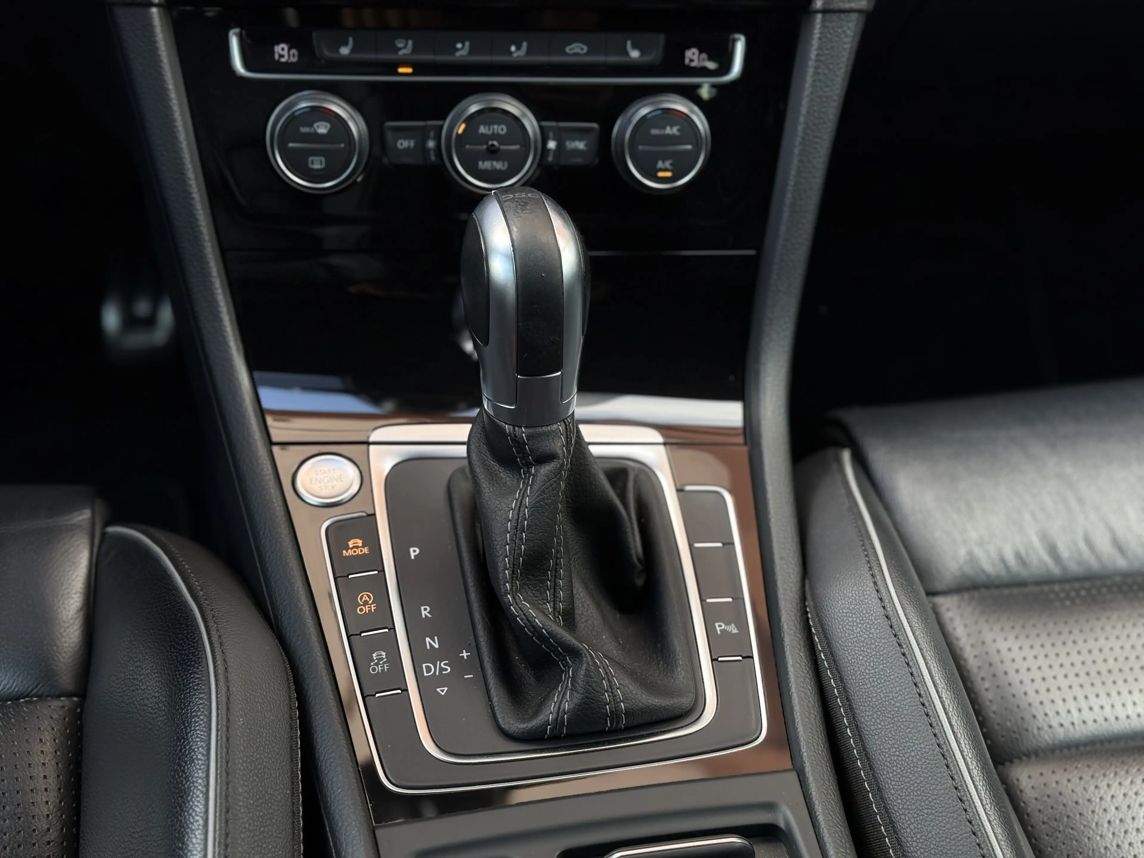 Volkswagen Golf GTD 184CH DSG7 FACELIFT COCPIT DIGITAL / ACC / LED — photo 11