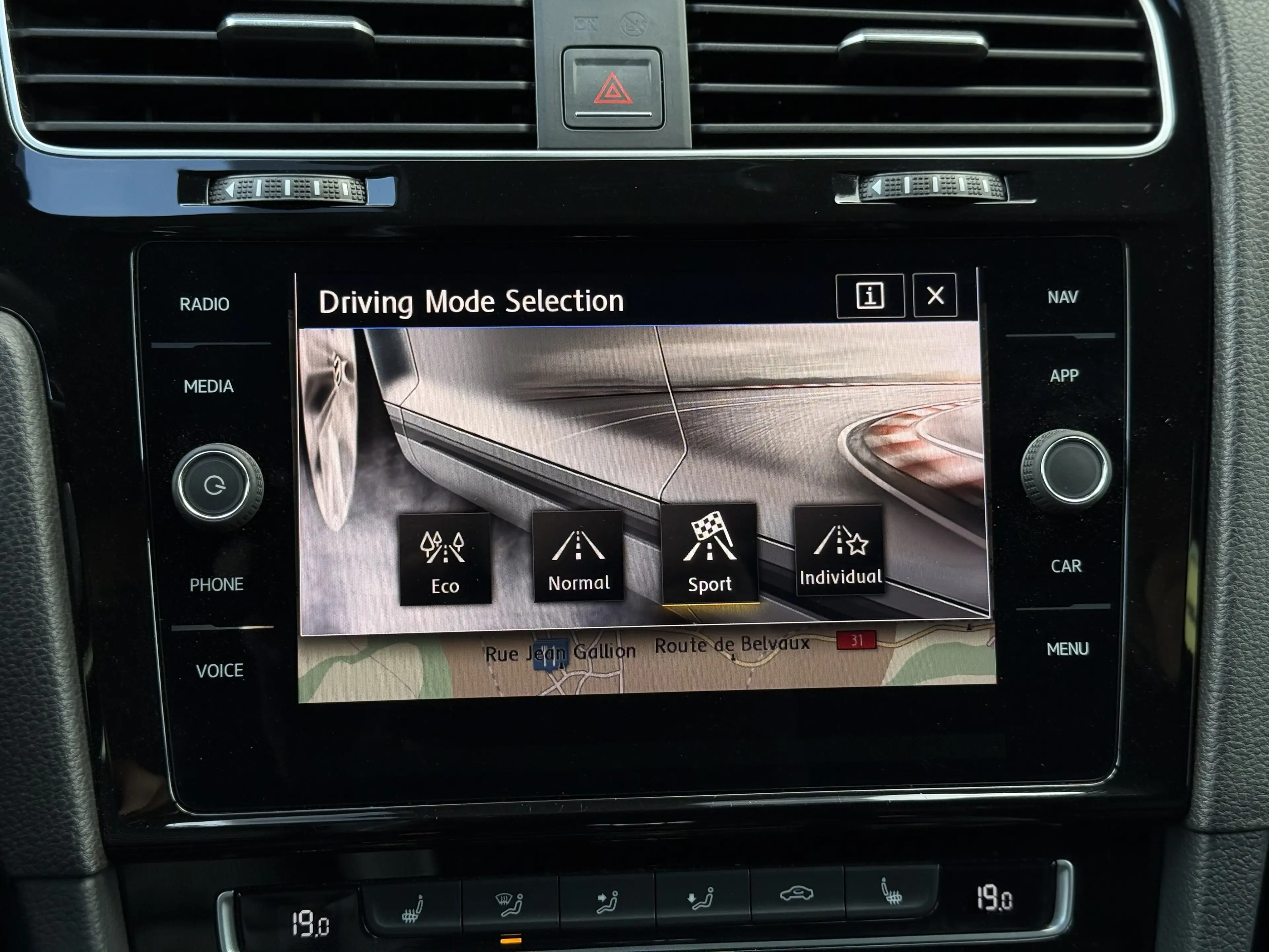 Volkswagen Golf GTD 184CH DSG7 FACELIFT COCPIT DIGITAL / ACC / LED — photo 12