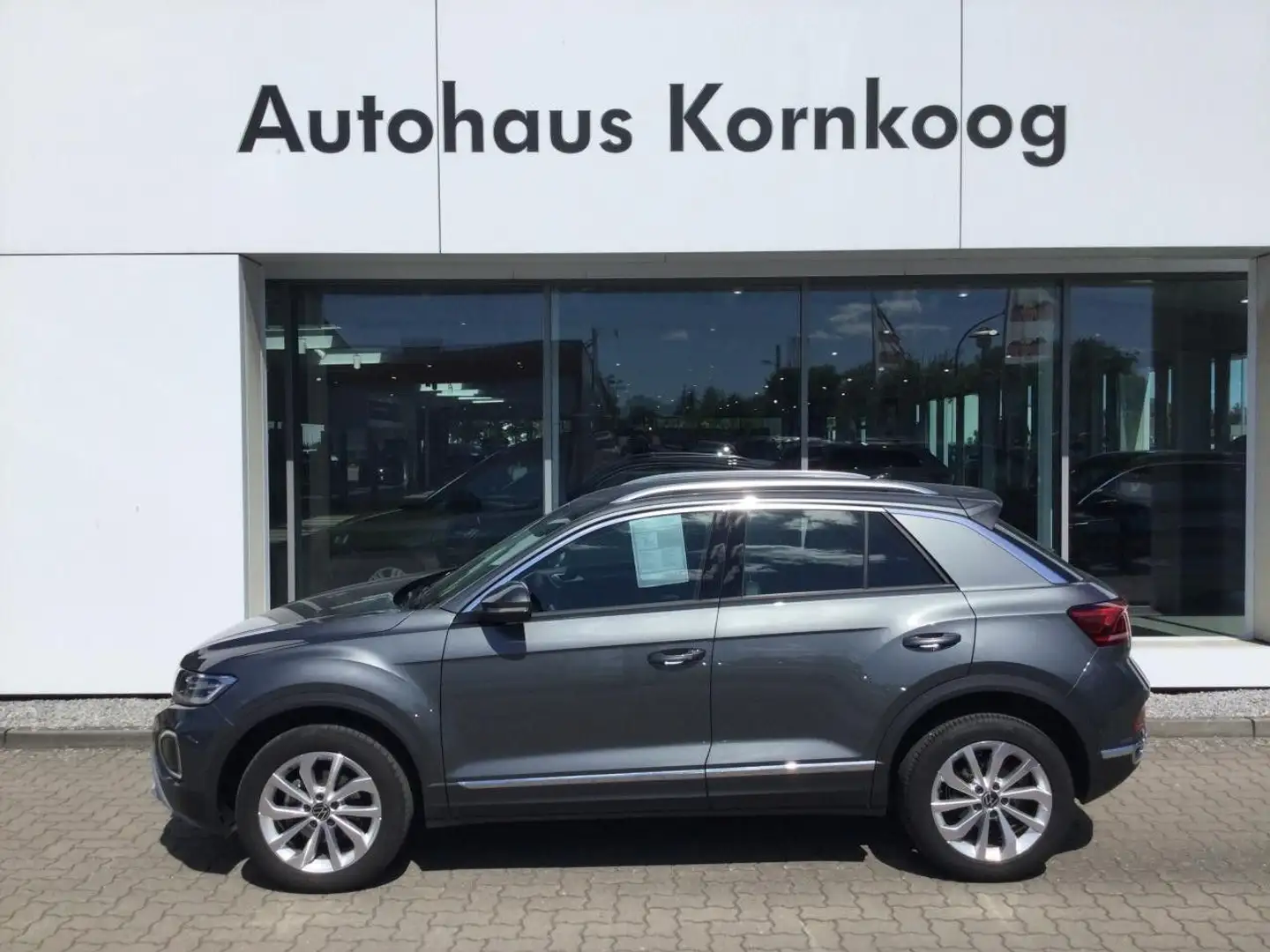 Volkswagen T-Roc 1.5 TSI DSG OPF Style LED ACC APP AHK Klima Grau - 1
