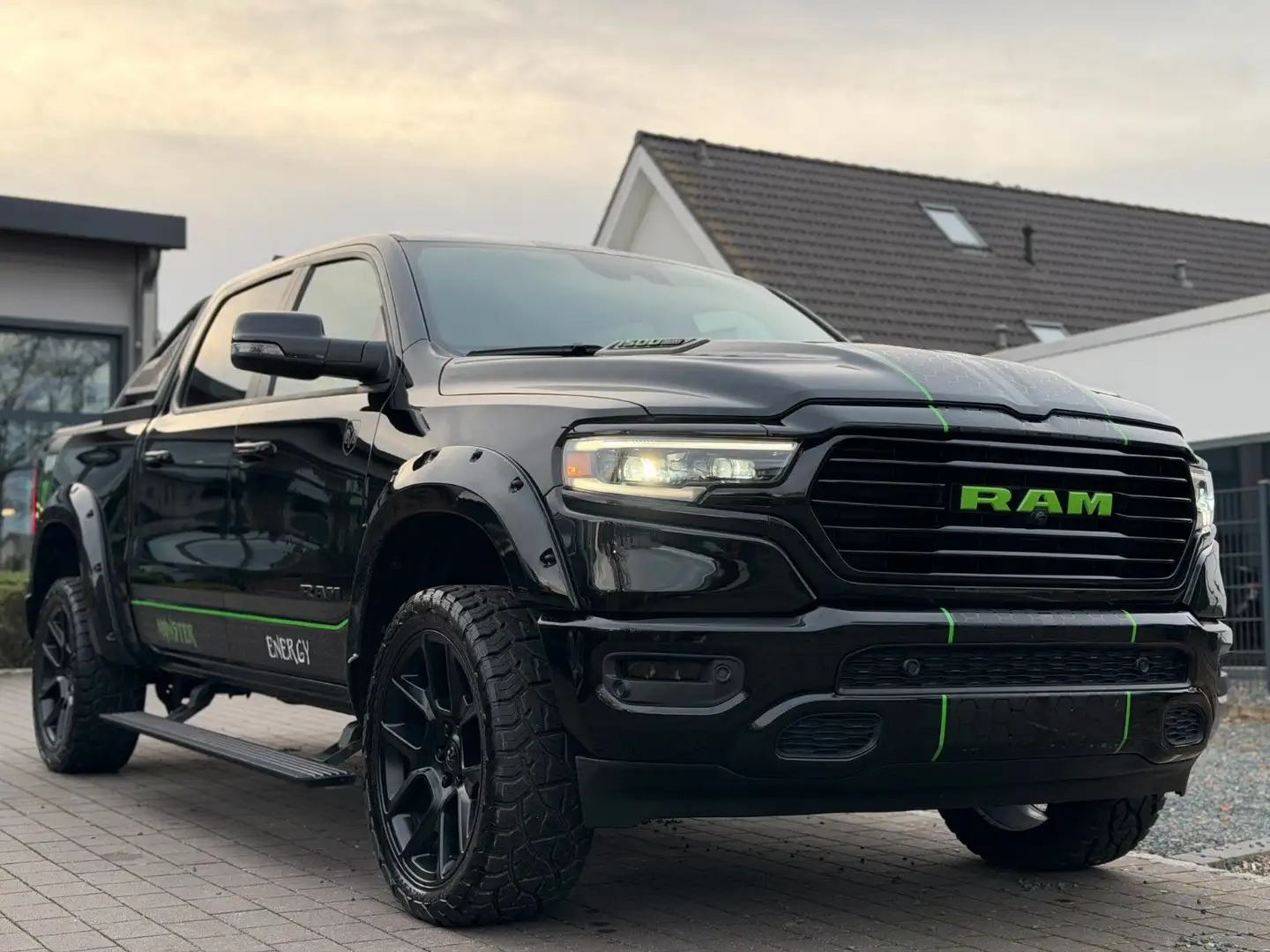 Dodge RAM 1500 5.7 GT EDITION OFFROAD/HuD/ACC/Pano Schwarz - 2