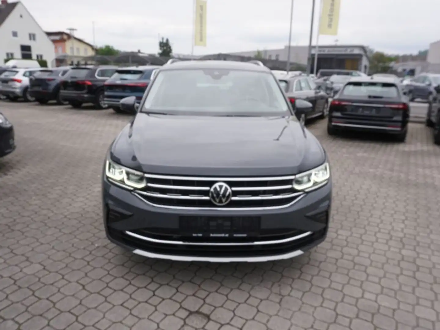 Volkswagen Tiguan 2,0 TDI Elegance DSG *VIRTUAL+LED+AHV* Grau - 2