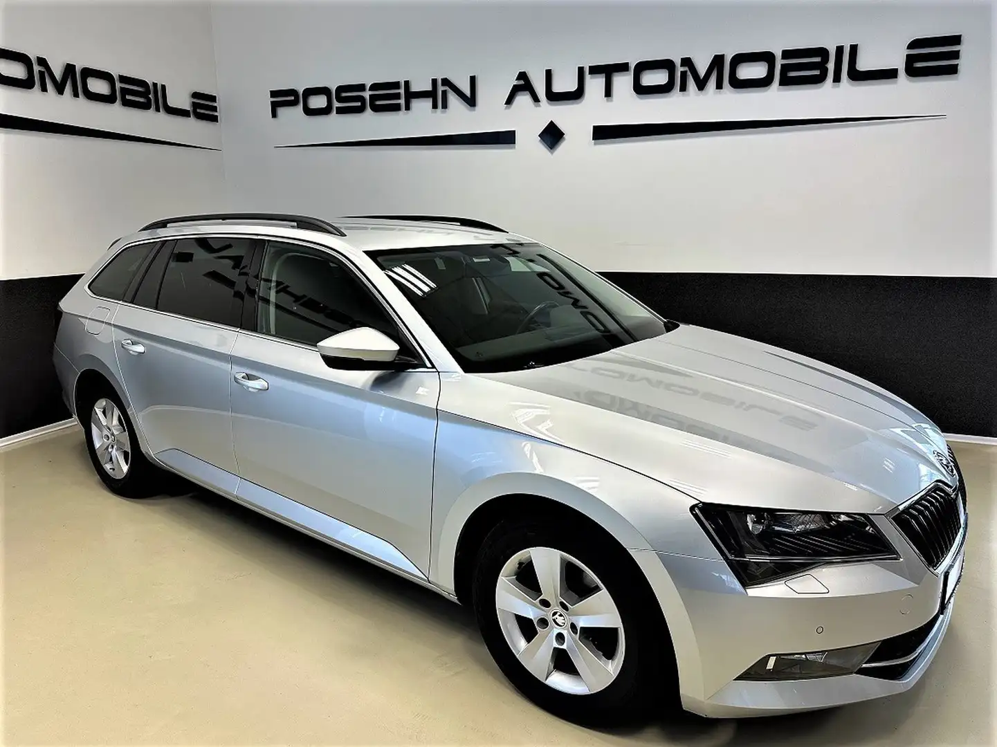 Skoda Superb 2,0 TDI Ambition Bi-Xenon Keyless Zilver - 1