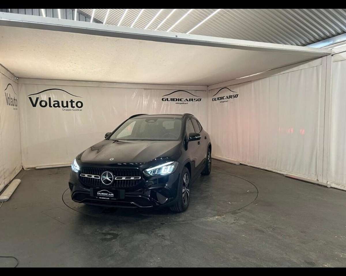 Mercedes-Benz GLA 180 Progressive Extra auto