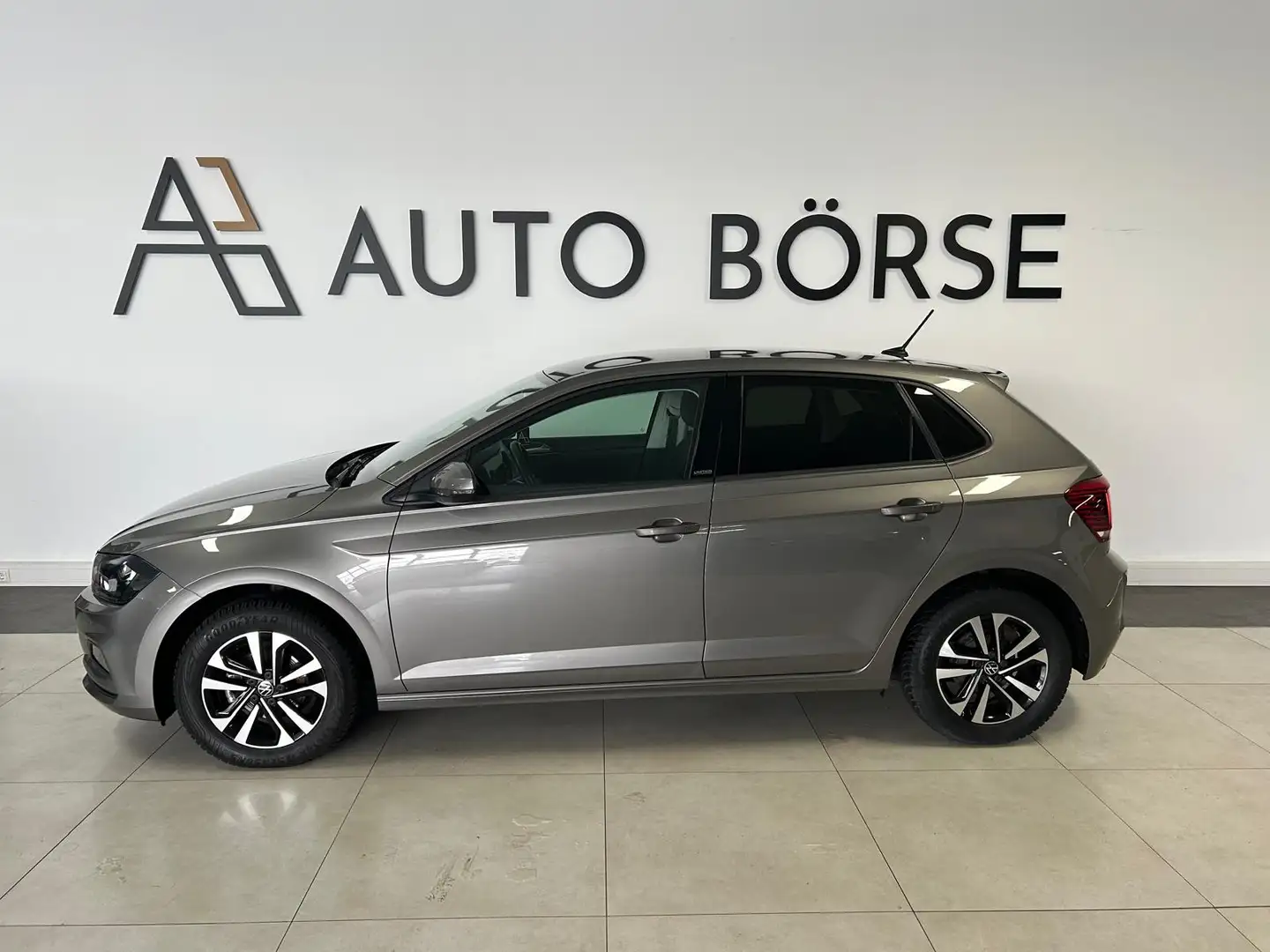 Volkswagen Polo VI 1.0 TSI UNITED NAVI*MFL*SHZ*PDC*DAB*LM* Gris - 2