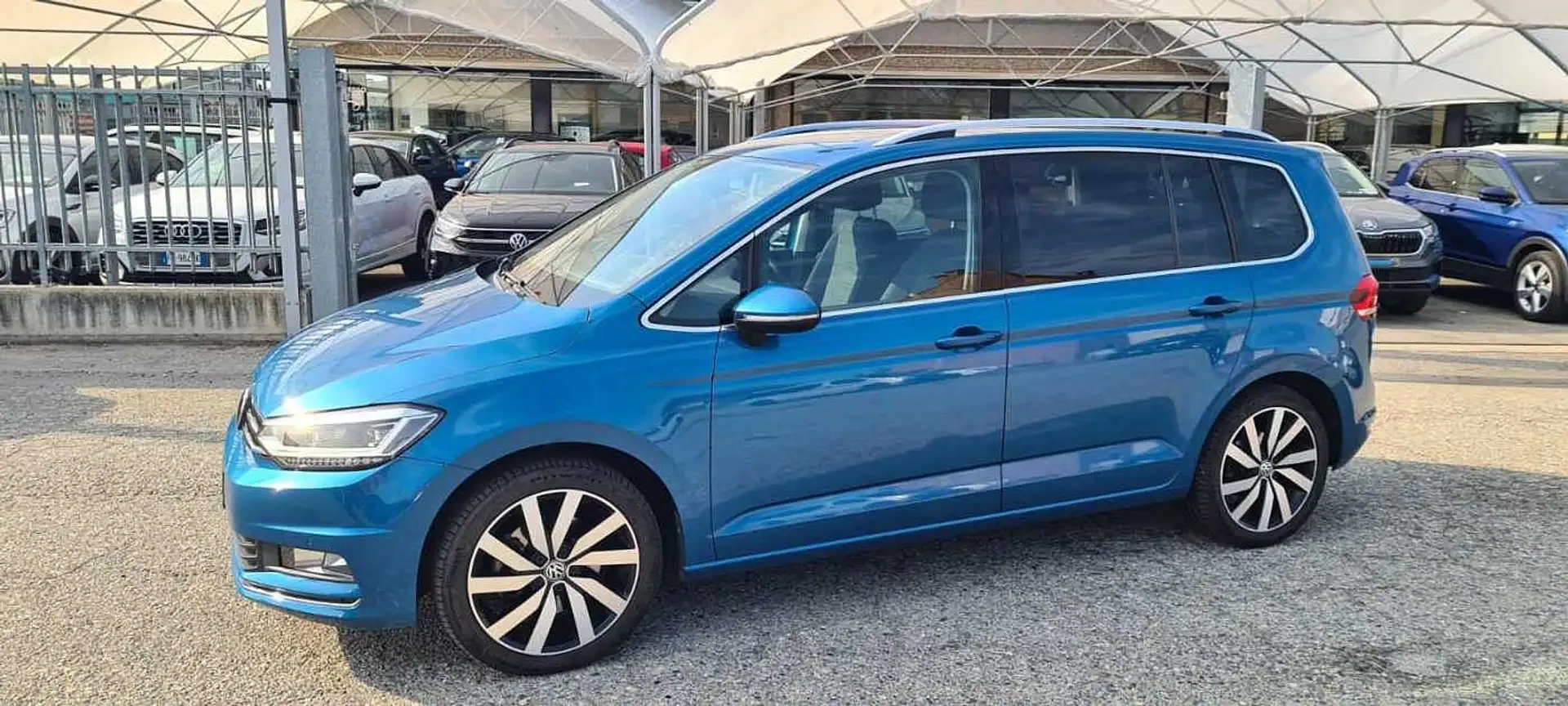 Volkswagen Touran 3ª serie 2.0 TDI 150 CV SCR Executive BlueMotionTe Blu/Azzurro - 1
