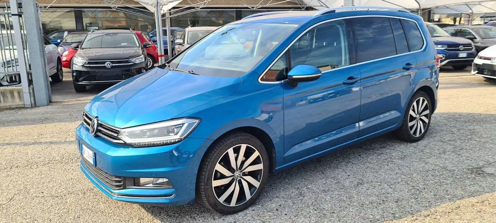 Volkswagen Touran 3ª serie 2.0 TDI 150 CV SCR Executive BlueMotionTe Blu/Azzurro - 2