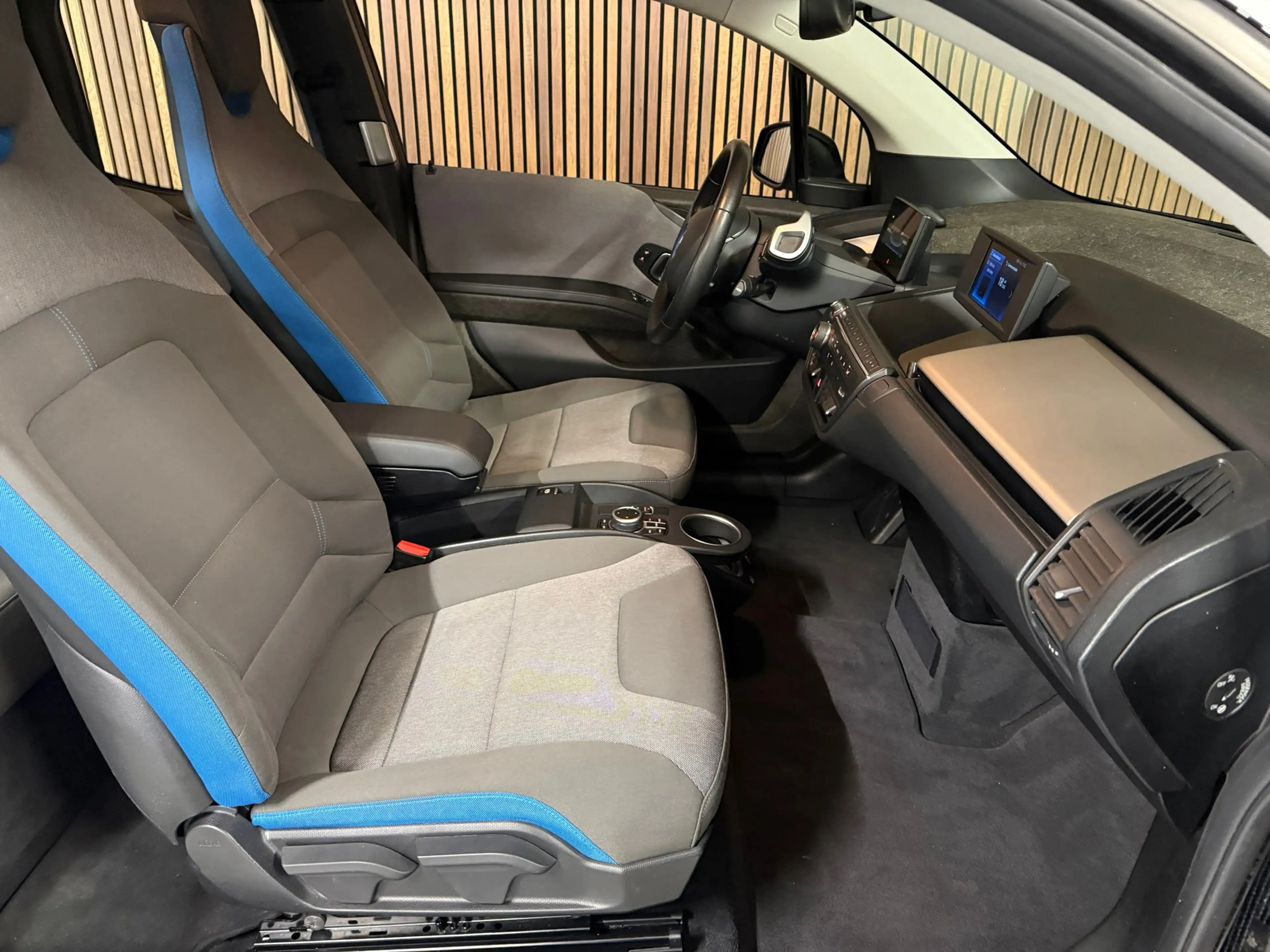 BMW i3 120Ah 42 kWh - 20 inch — photo 14