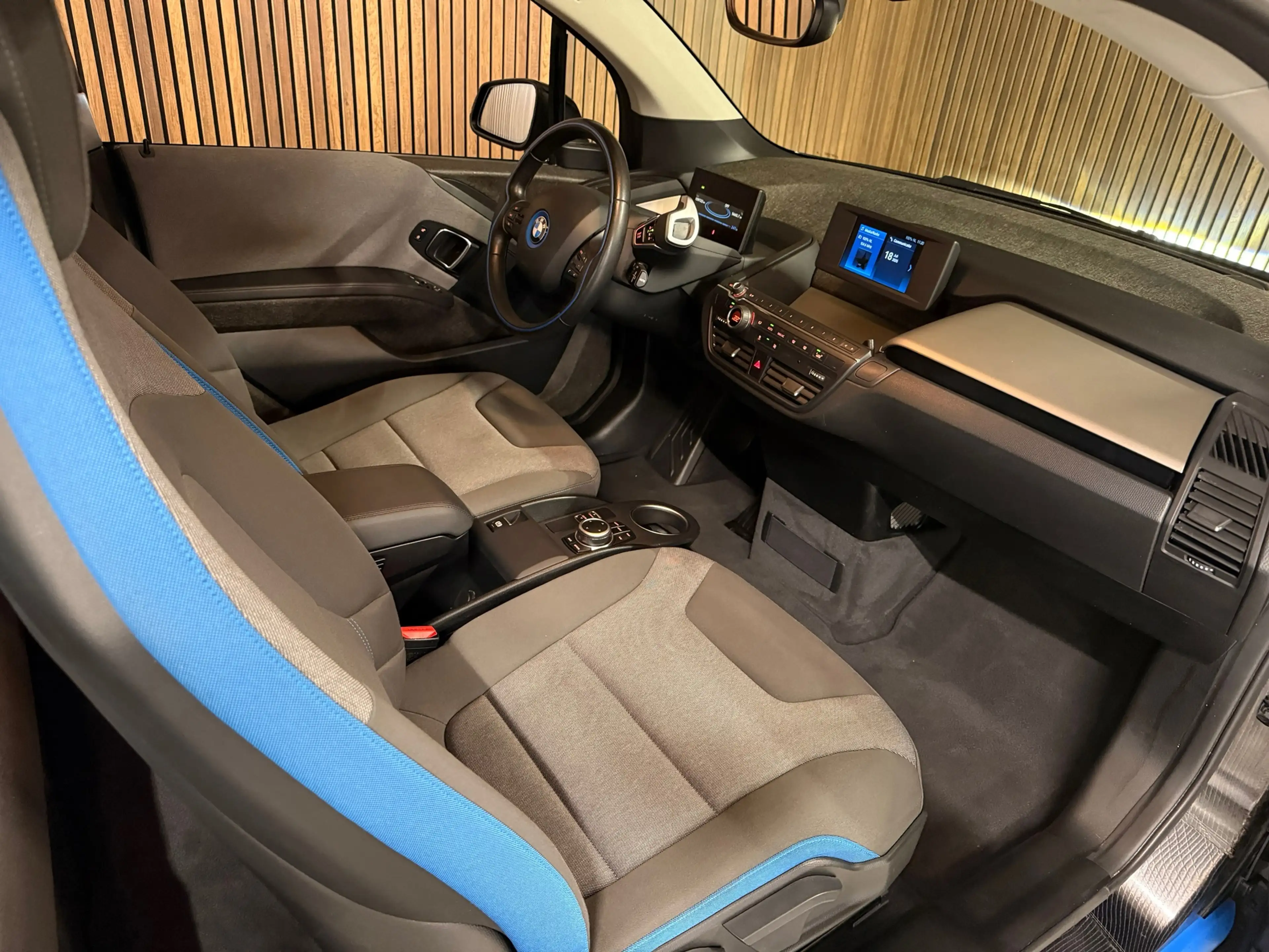 BMW i3 120Ah 42 kWh - 20 inch — photo 13