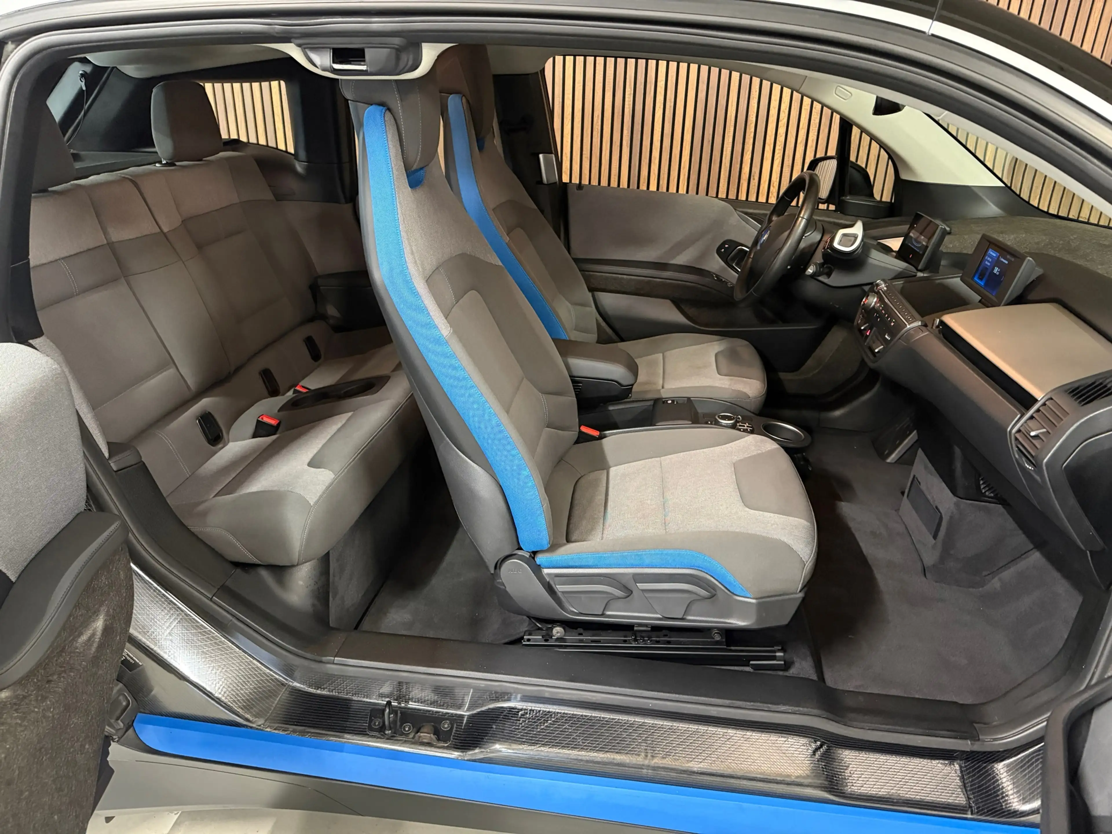 BMW i3 120Ah 42 kWh - 20 inch — photo 15