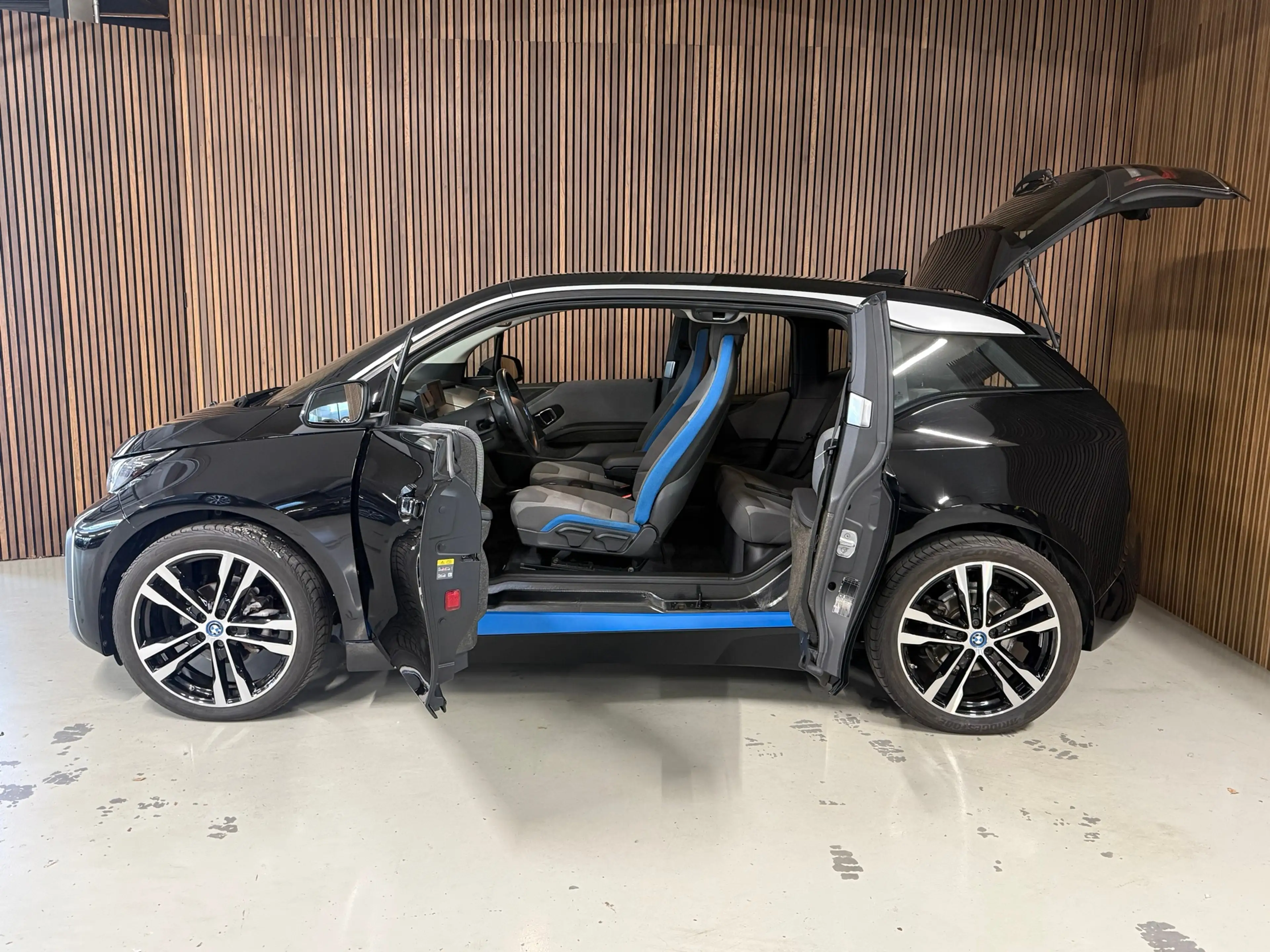 BMW i3 120Ah 42 kWh - 20 inch — photo 7