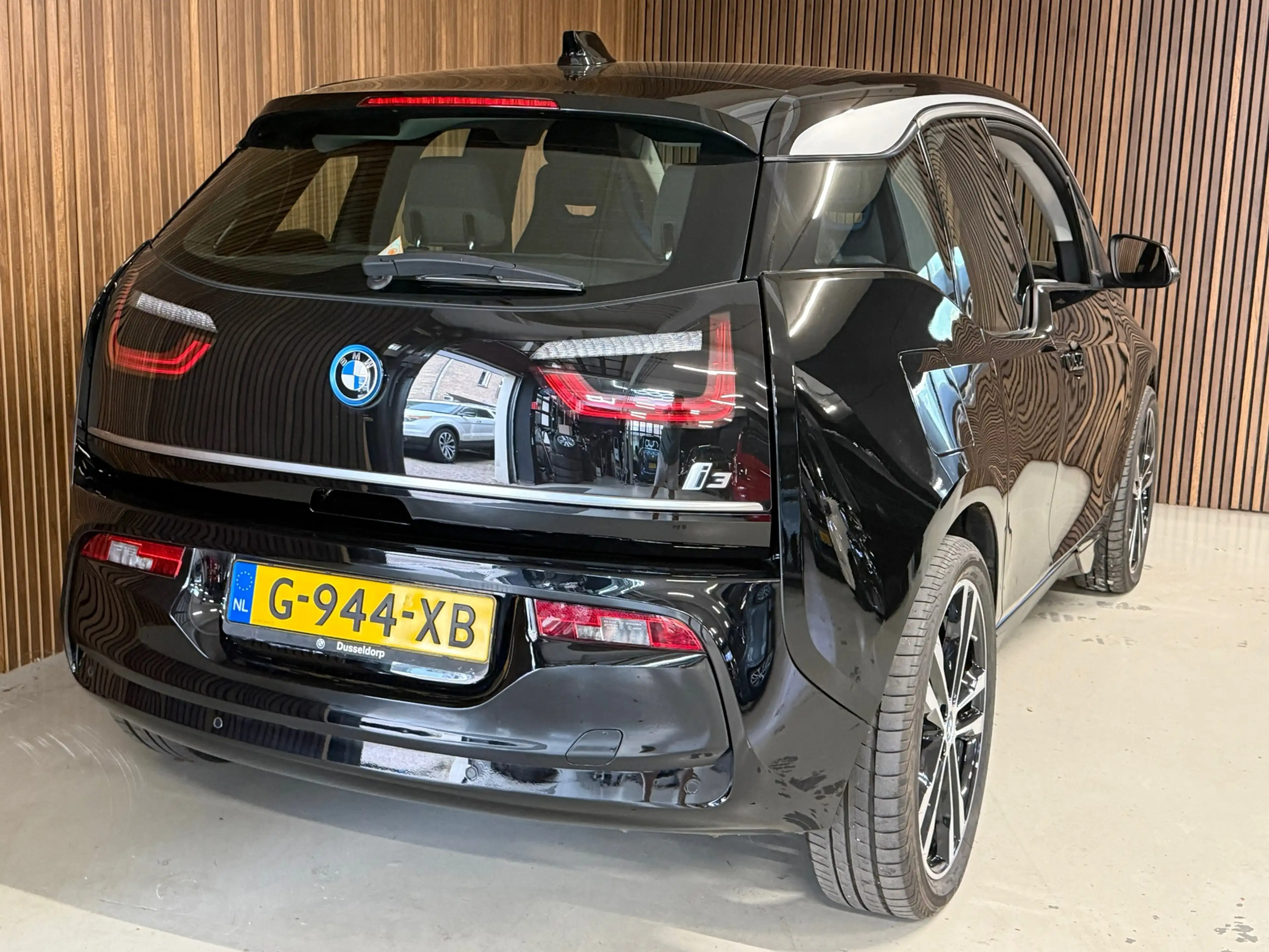 BMW i3 120Ah 42 kWh - 20 inch — photo 11