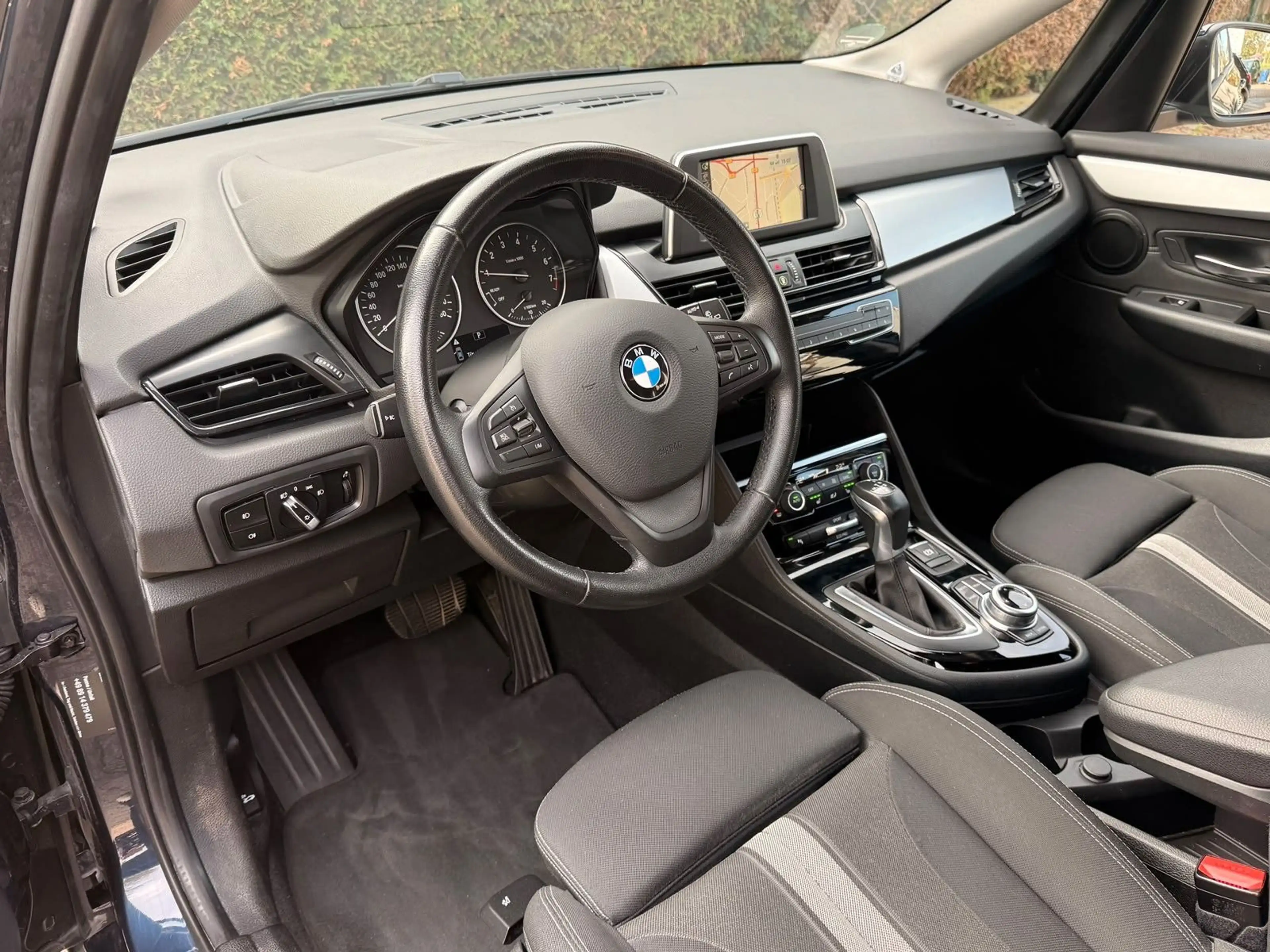 BMW 218 i *AUT.*NAVI*STHZ*KEYLESS*LED*TEMP.* — photo 9