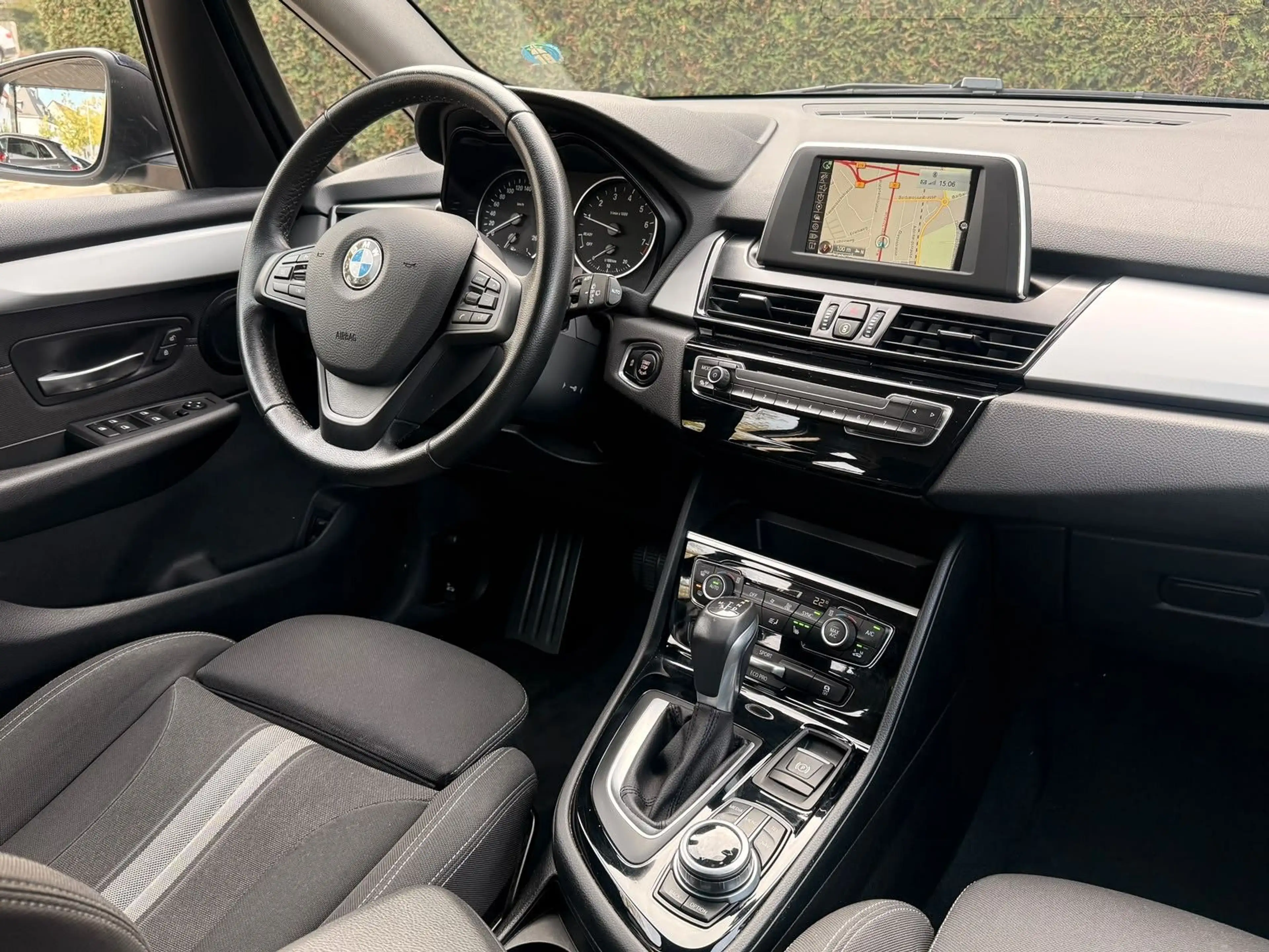 BMW 218 i *AUT.*NAVI*STHZ*KEYLESS*LED*TEMP.* — photo 12