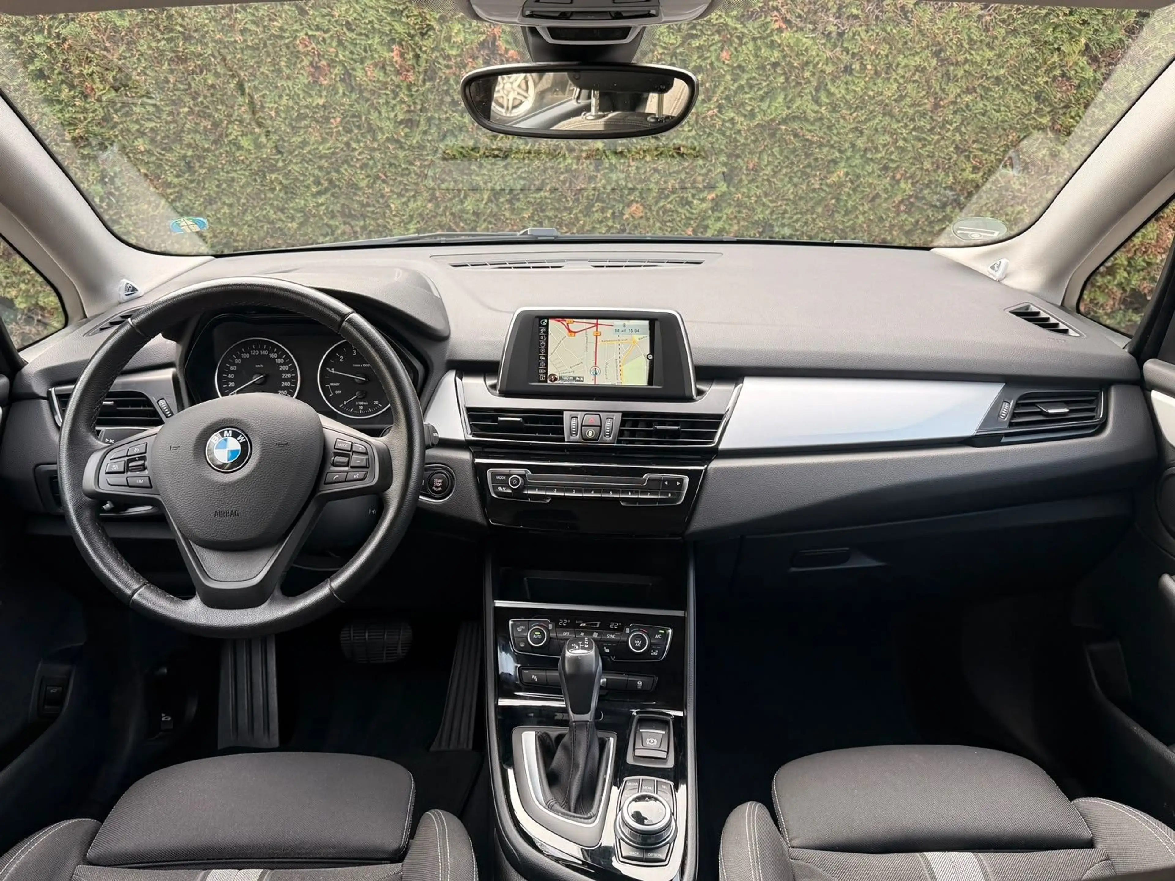 BMW 218 i *AUT.*NAVI*STHZ*KEYLESS*LED*TEMP.* — photo 11
