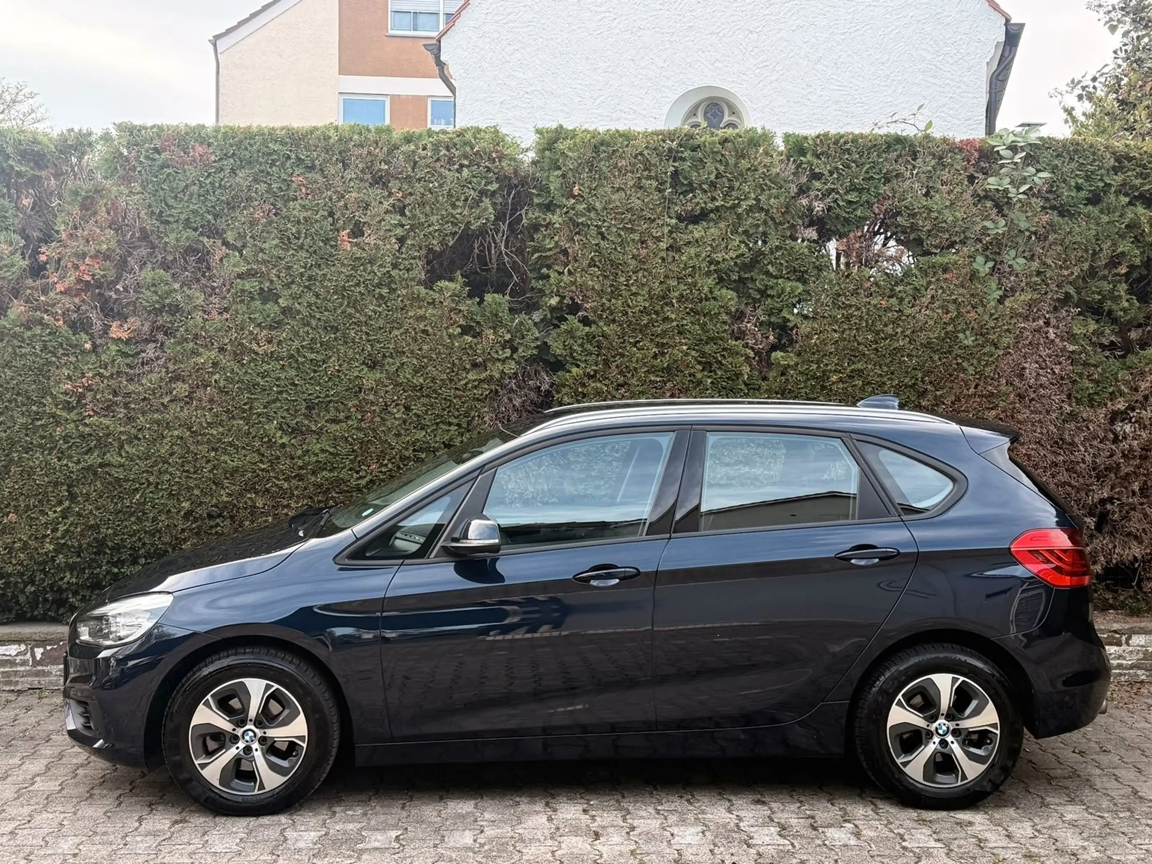 BMW 218 i *AUT.*NAVI*STHZ*KEYLESS*LED*TEMP.* — photo 3