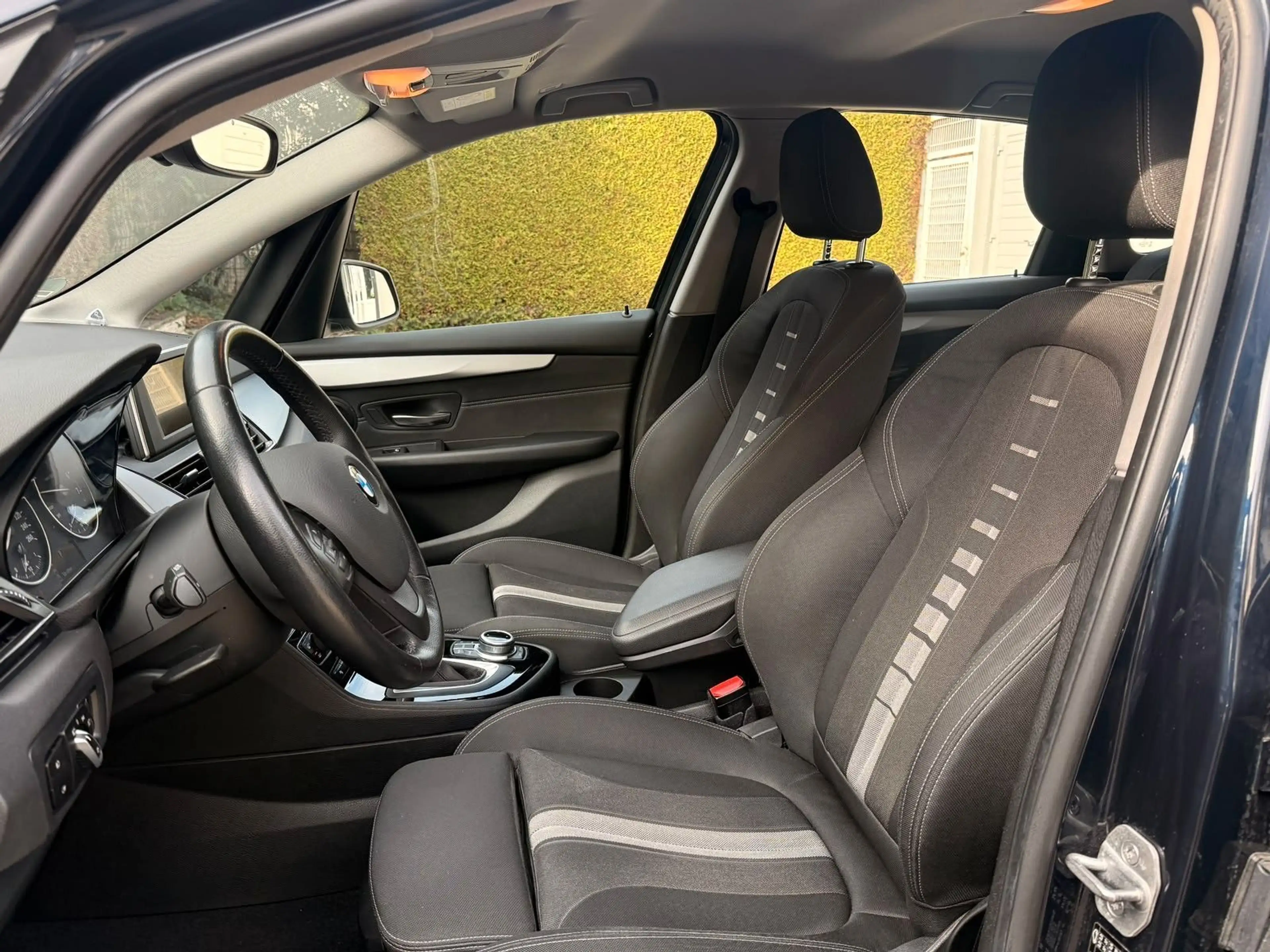 BMW 218 i *AUT.*NAVI*STHZ*KEYLESS*LED*TEMP.* — photo 10