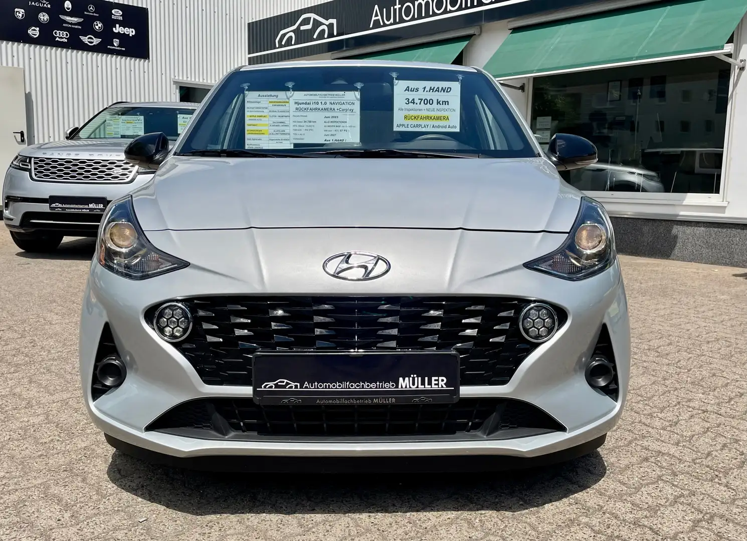 Hyundai i10 1.0 NAVI+Rückfahrkamera+CARPLAY+Sitzhzg+1.HAND Zilver - 2