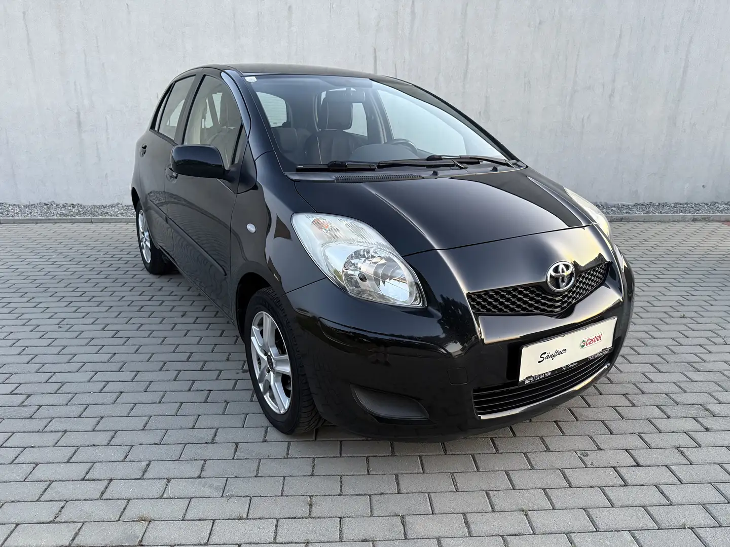 Toyota Yaris 1,33 Dual-VVT-i Sol Schwarz - 1