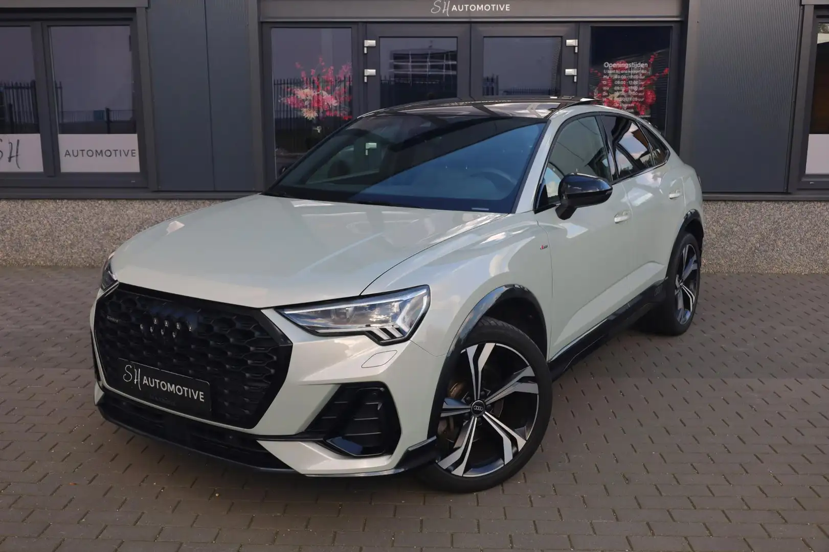 Audi Q3 Sportback 45 TFSI Quattro S Edition one / PANO / 3 Gris - 2