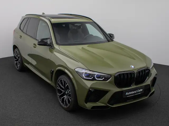 BMW X5 M view 3